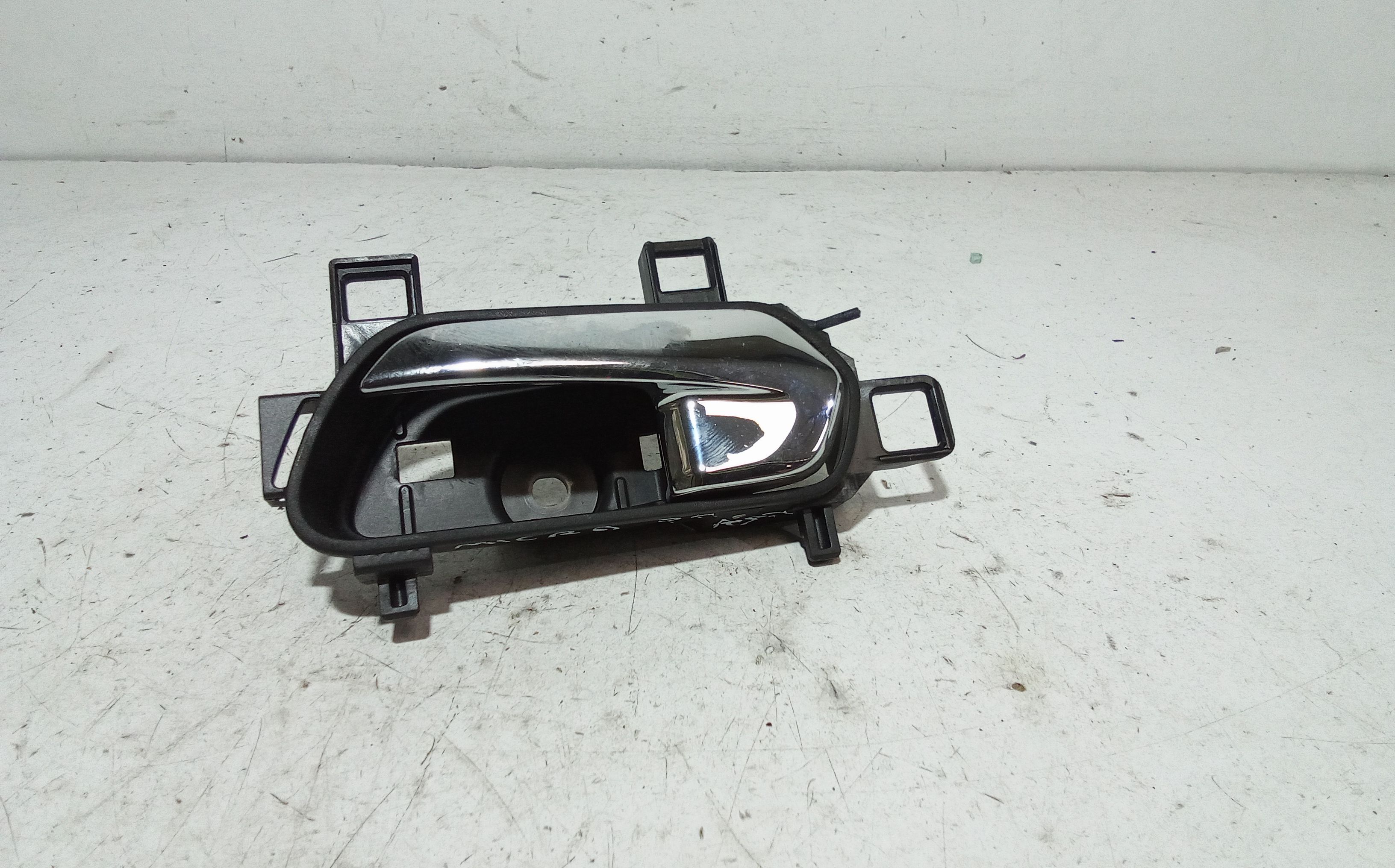 Maniglia Int. Apertura Porta Ant. Sinistro 806715FA5A Usato