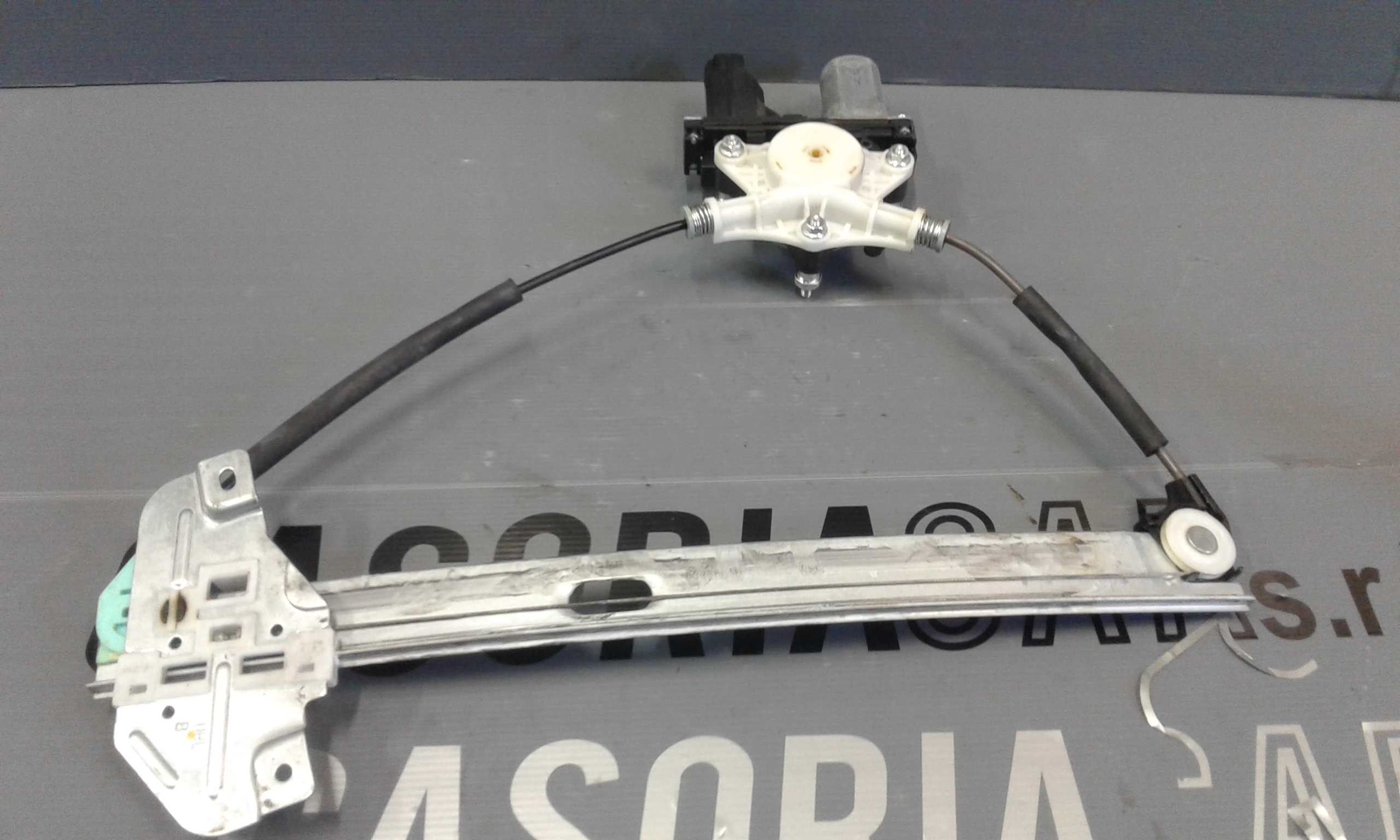 Alzacristallo Porta Ant. Sinistro 824011W300 Usato