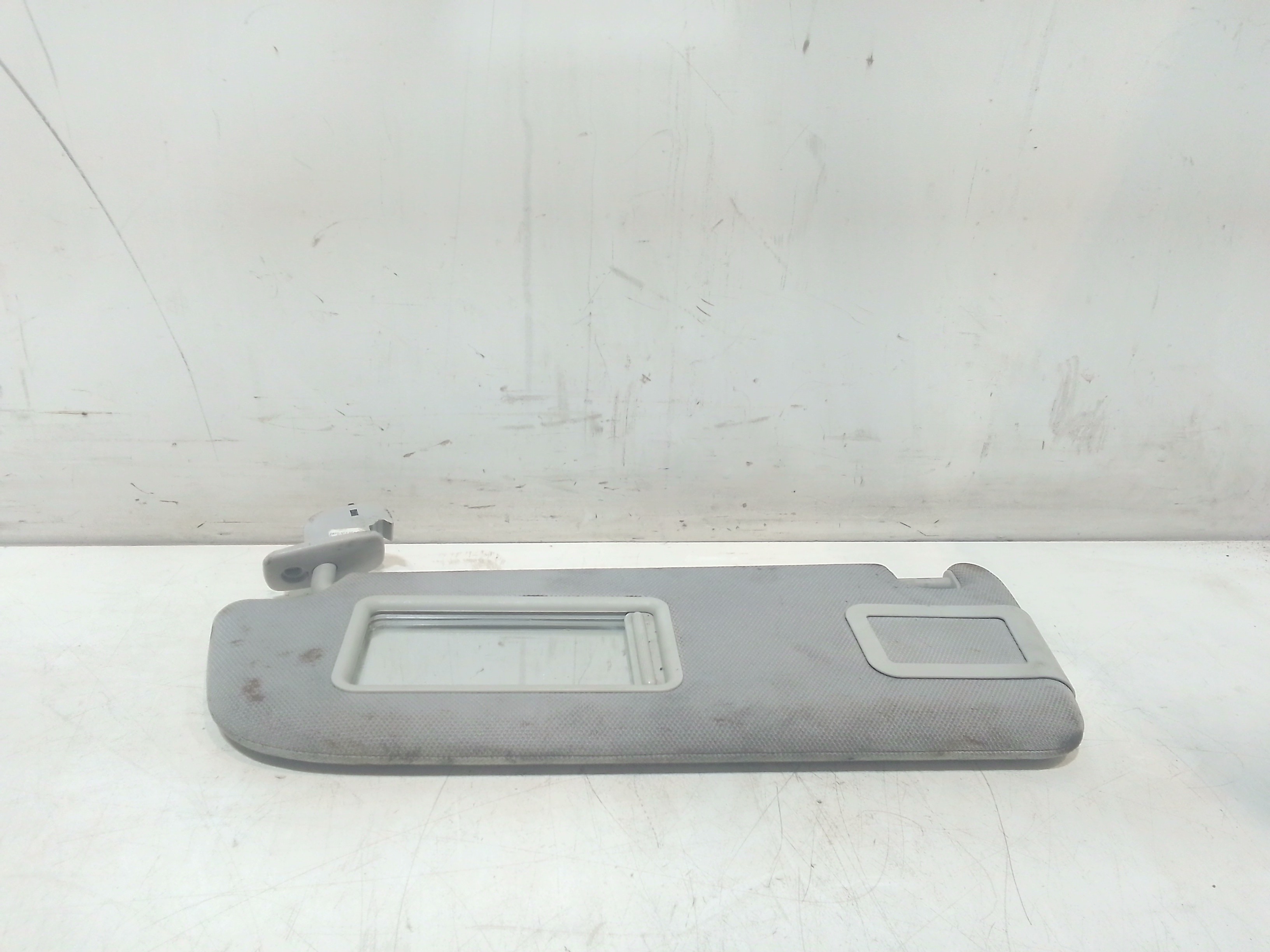 Aletta Parasole Parabrezza Sinistro 4F0857551AB1MB Usato