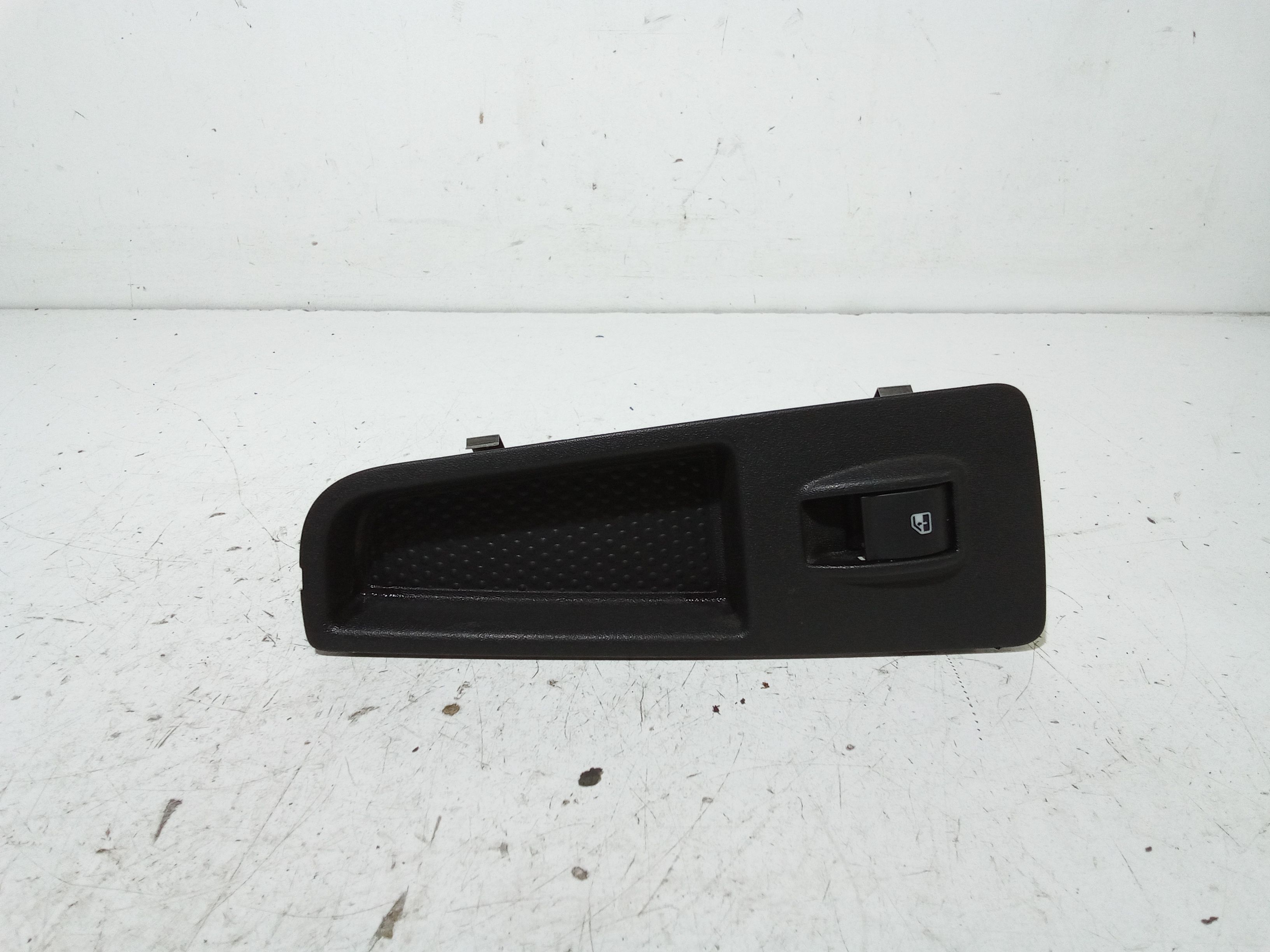 Interruttore Alzacristalli Porta Ant. Destro 735474942 Usato