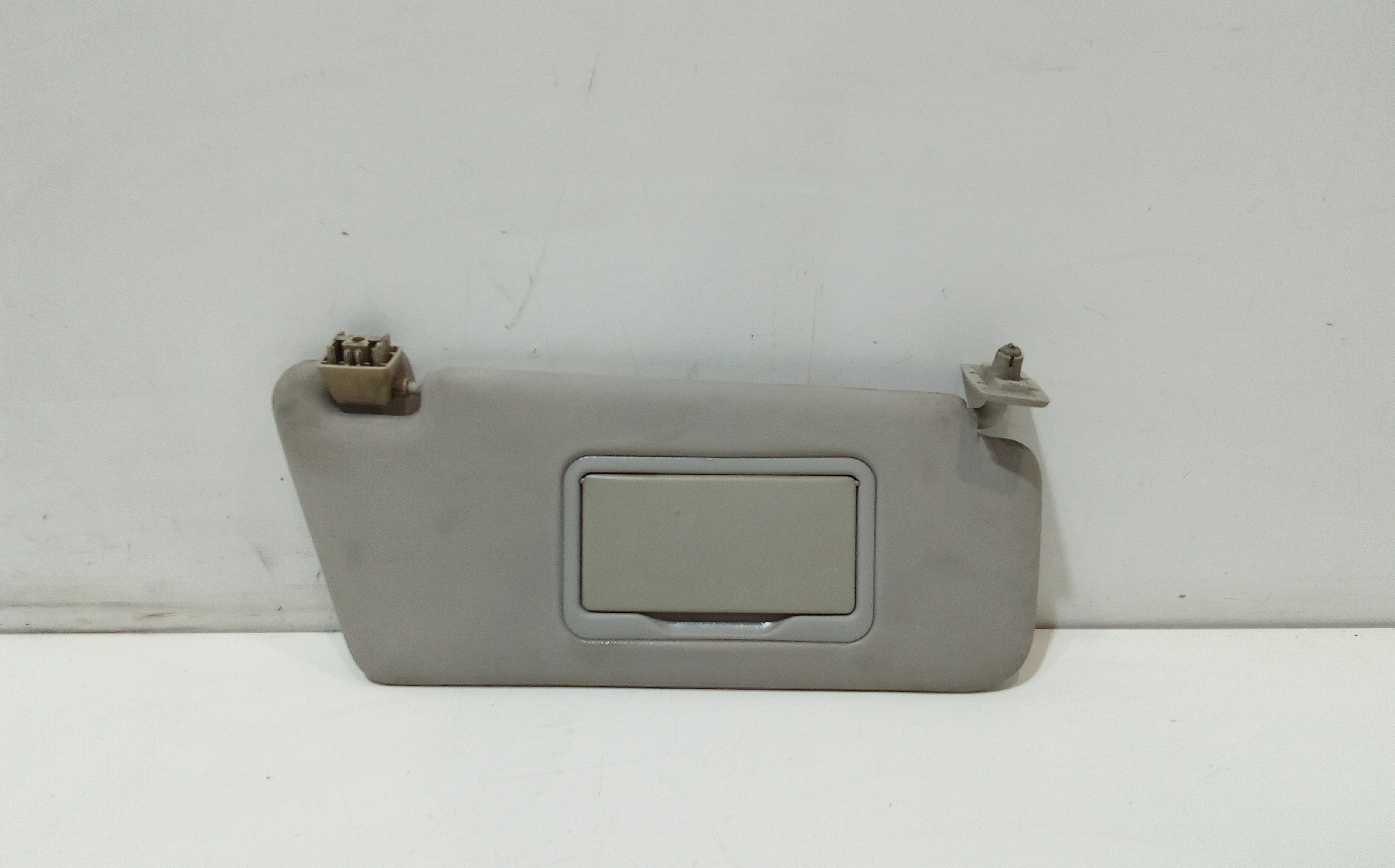 Aletta Parasole Parabrezza Destro A1688100410 Usato