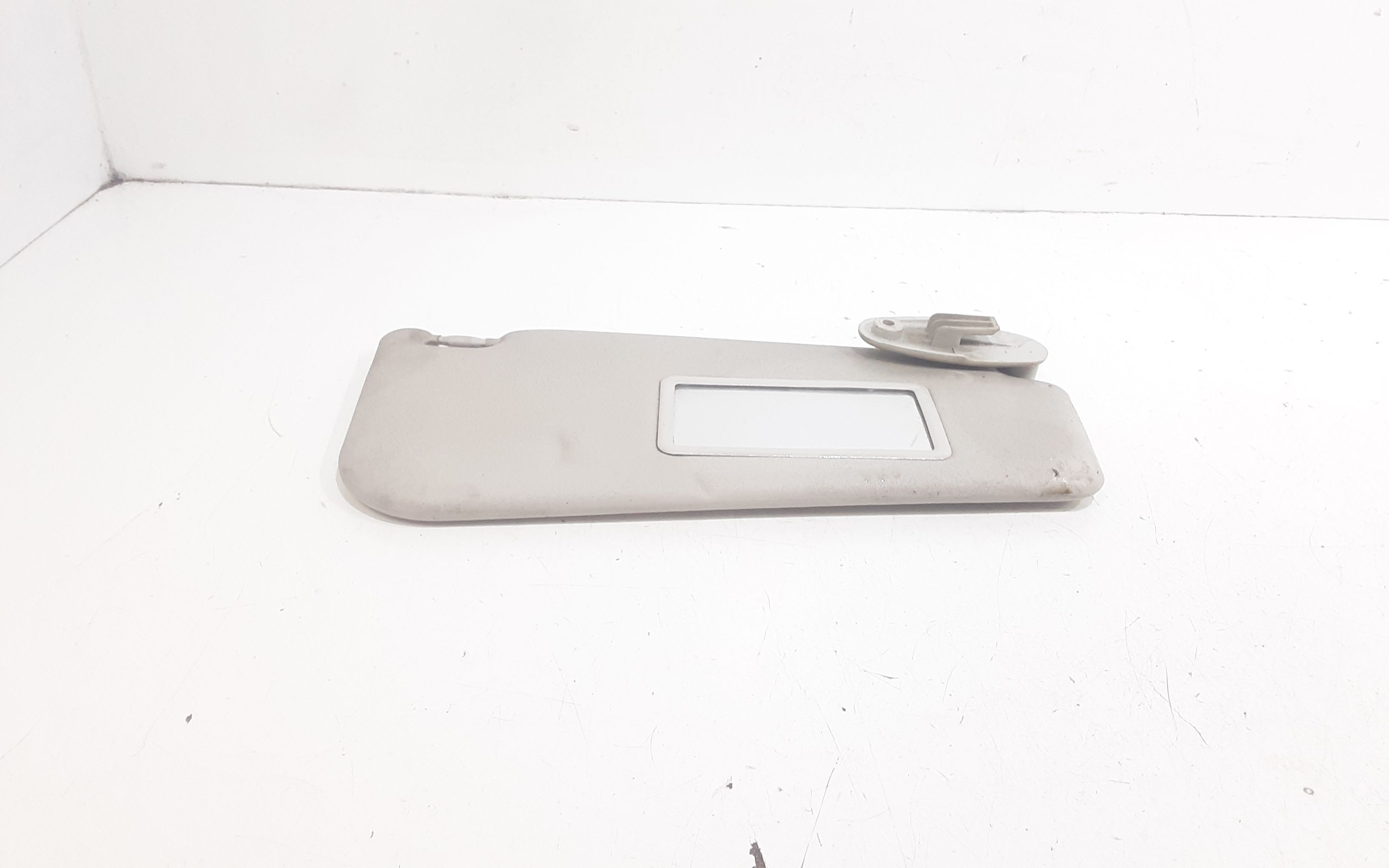 Aletta Parasole Parabrezza Destro 735411165 Usato