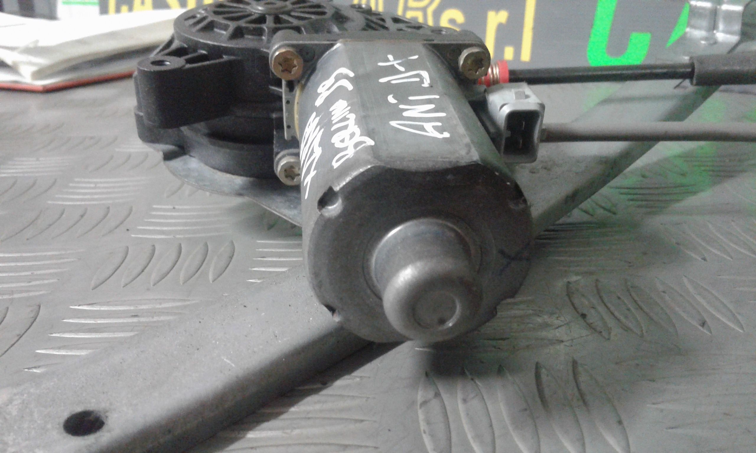 Alzacristallo Porta Ant. Destro Usato