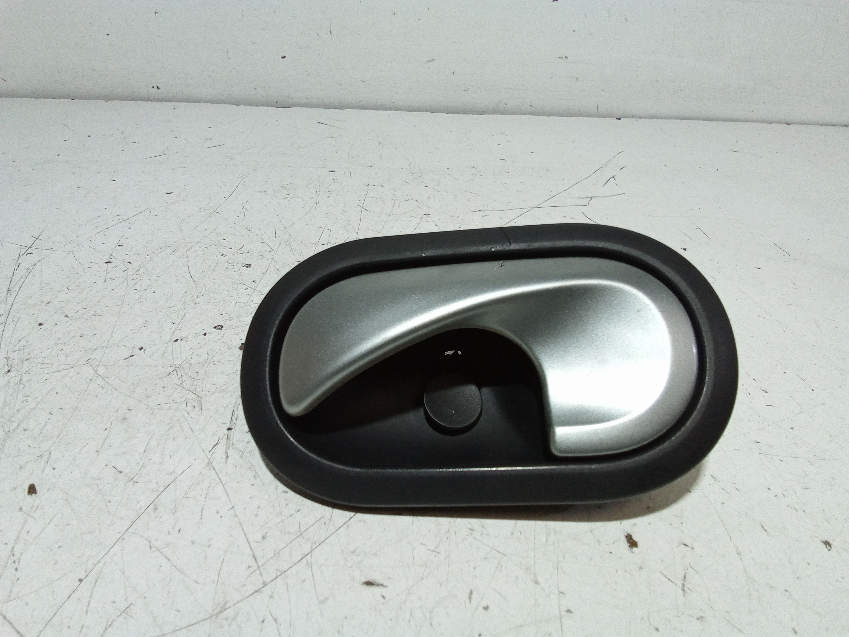 Maniglia Int. Apertura Porta Ant. Sinistro 8200310579 Usato