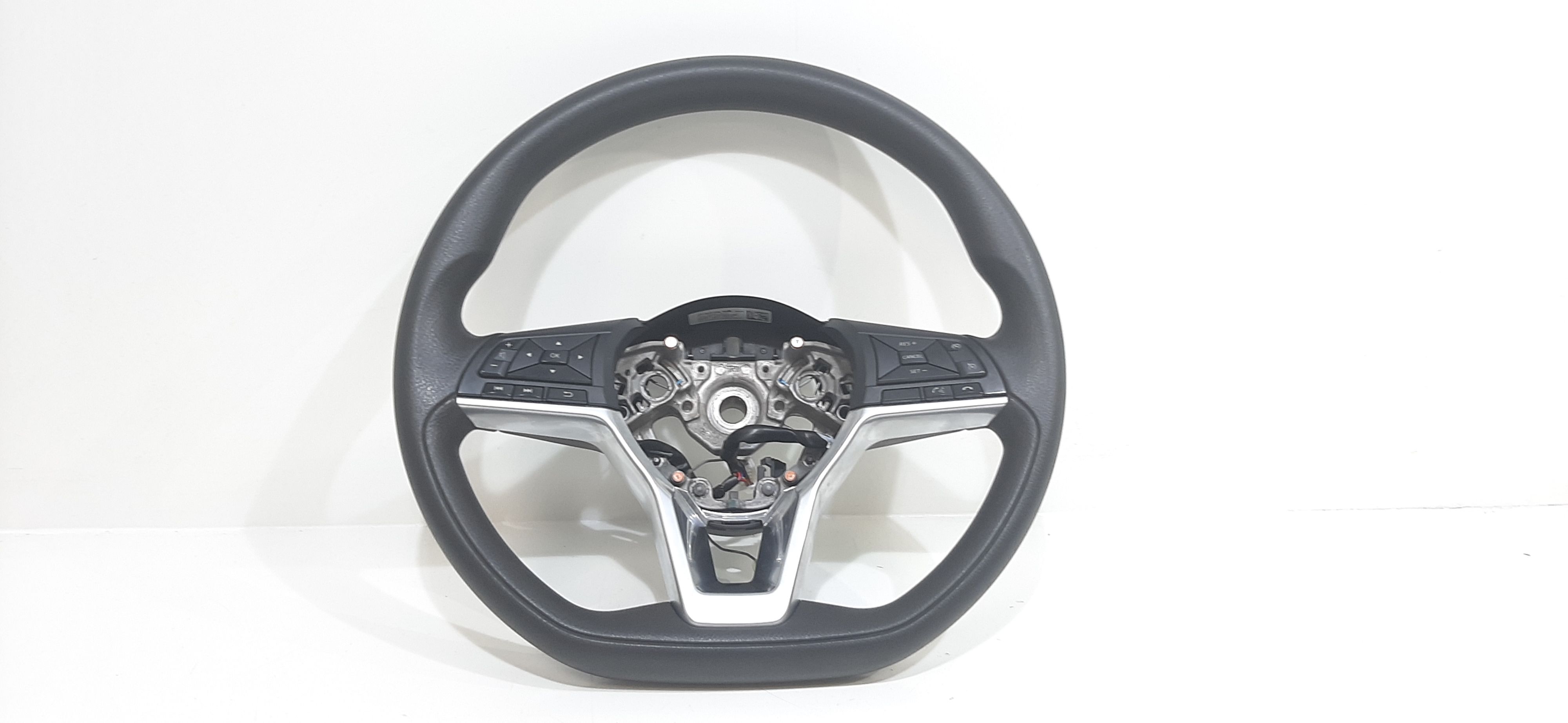 Volante 484305FA0A Usato