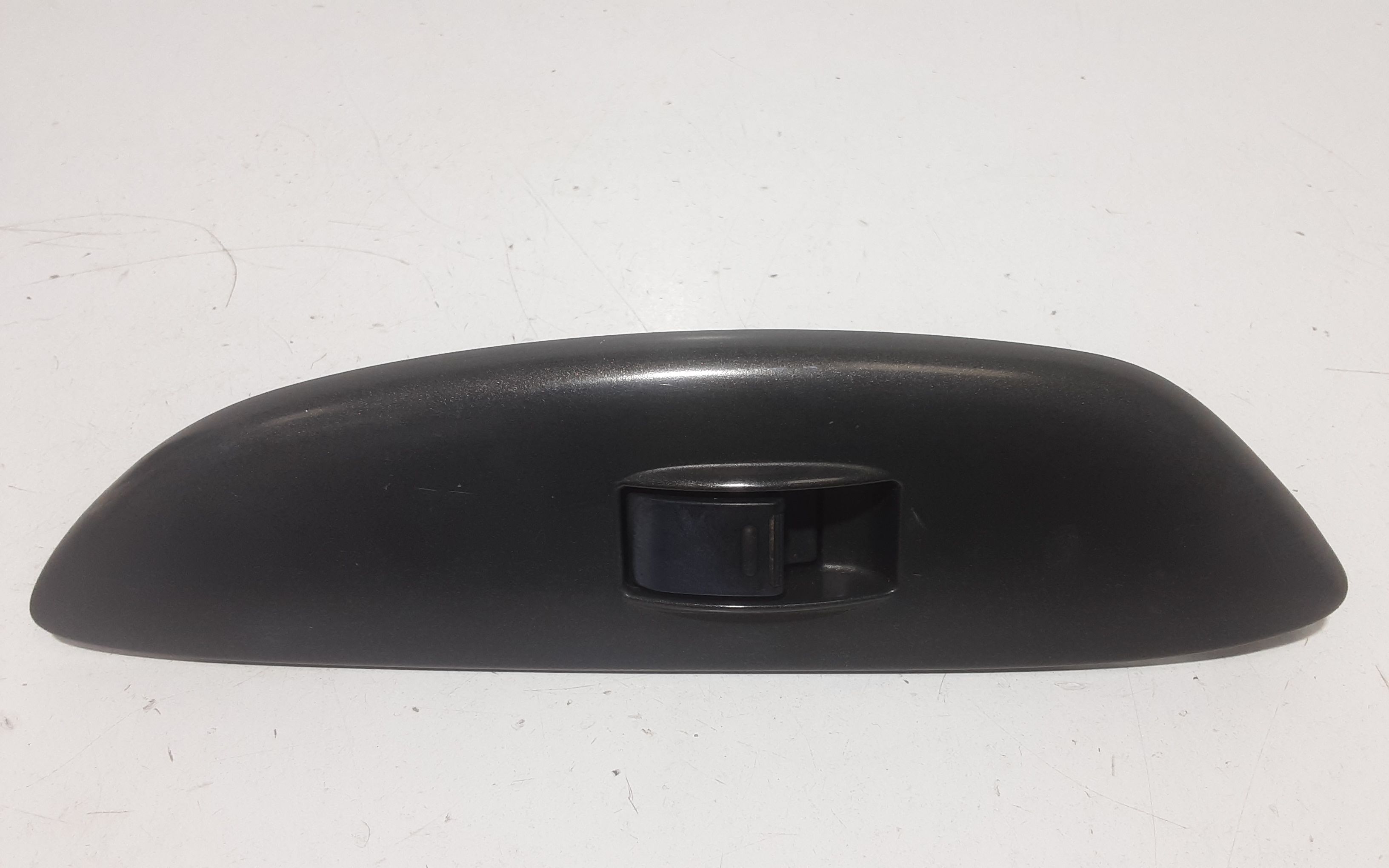 Interruttore Alzacristalli Porta Ant. Destro 848100D010 Usato