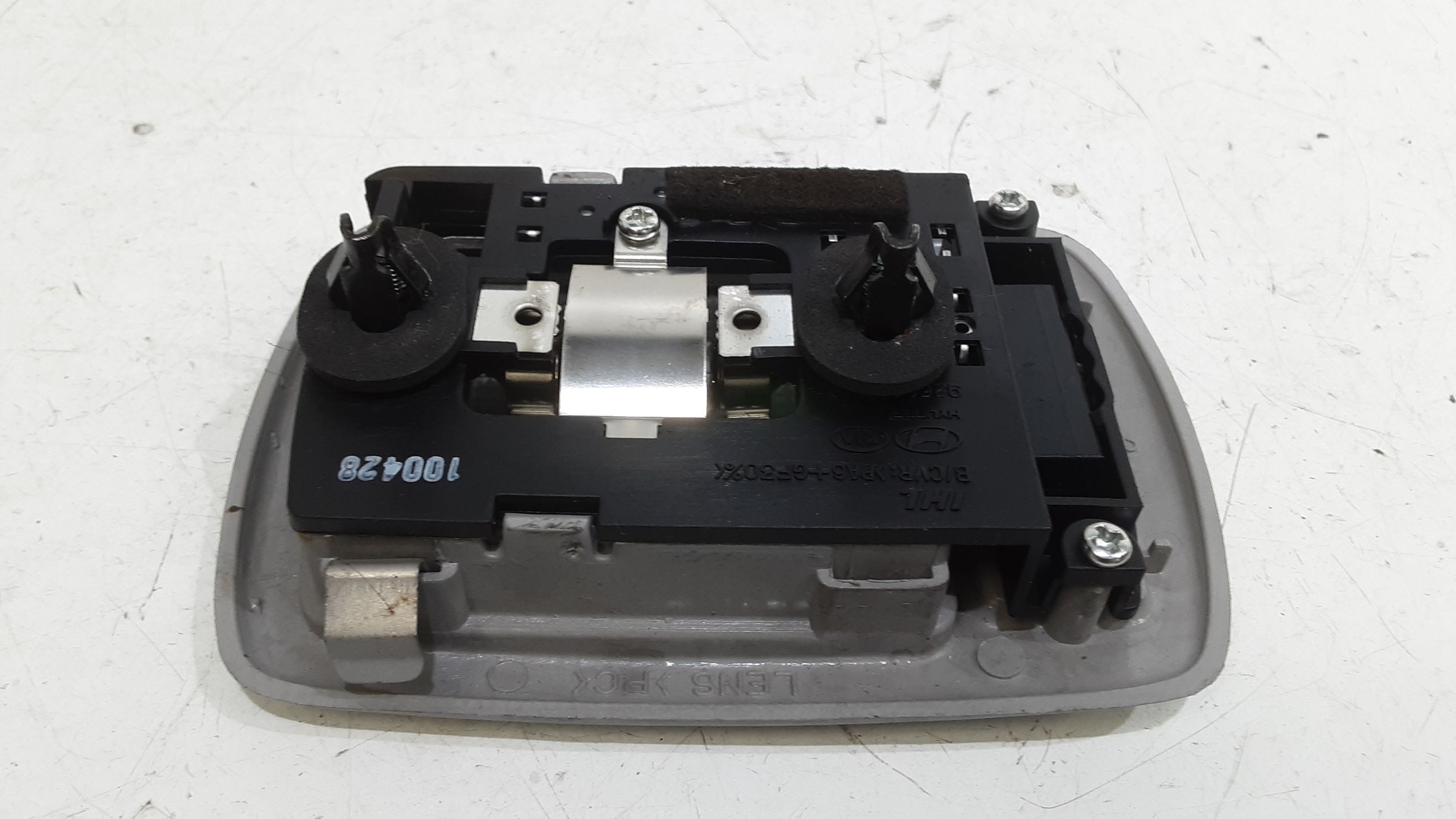 Luce Cortesia Centr. Tetto 928502P600H9 Usato