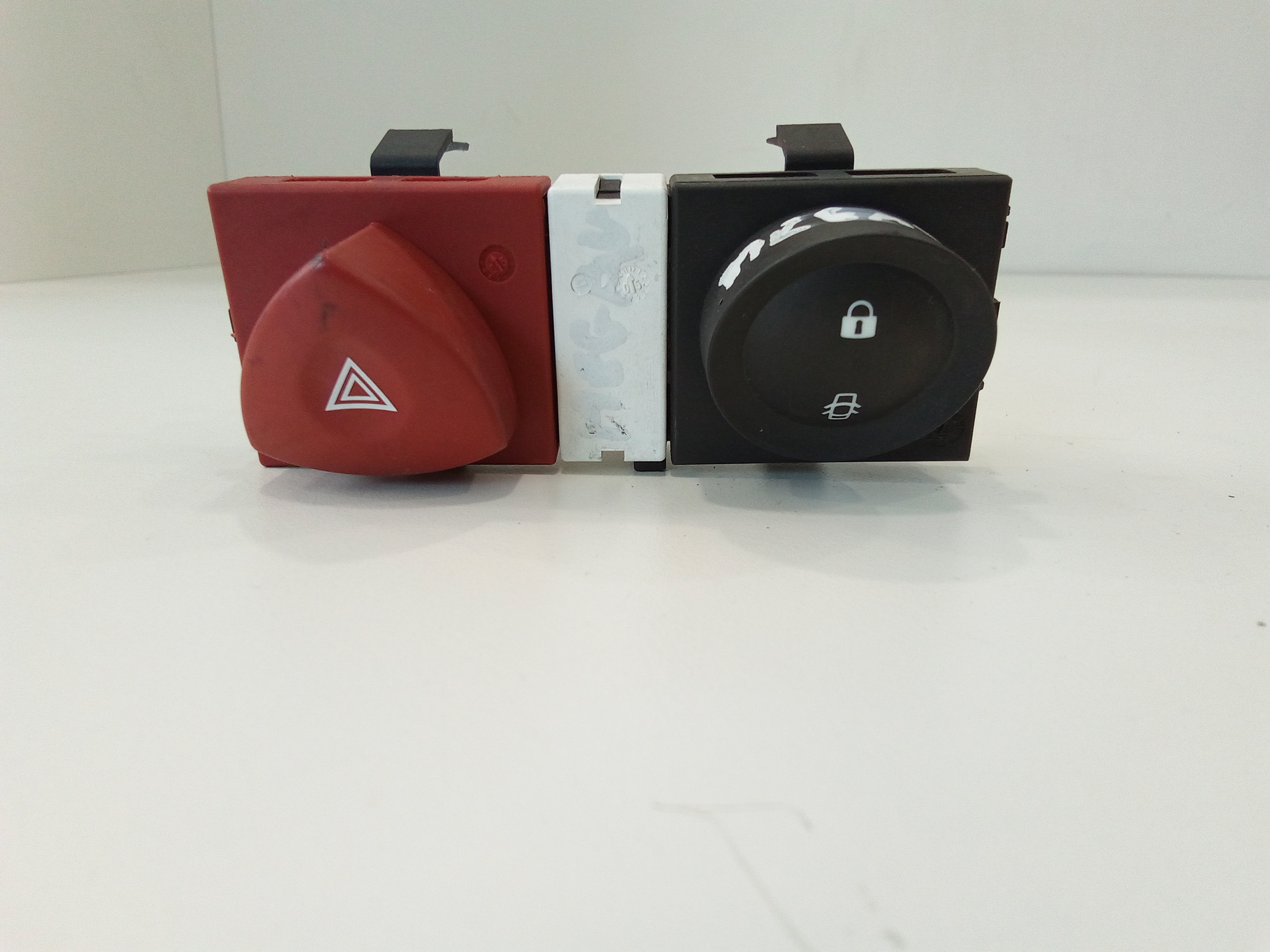 Interruttore Luci Emergenza 8200095493 Usato