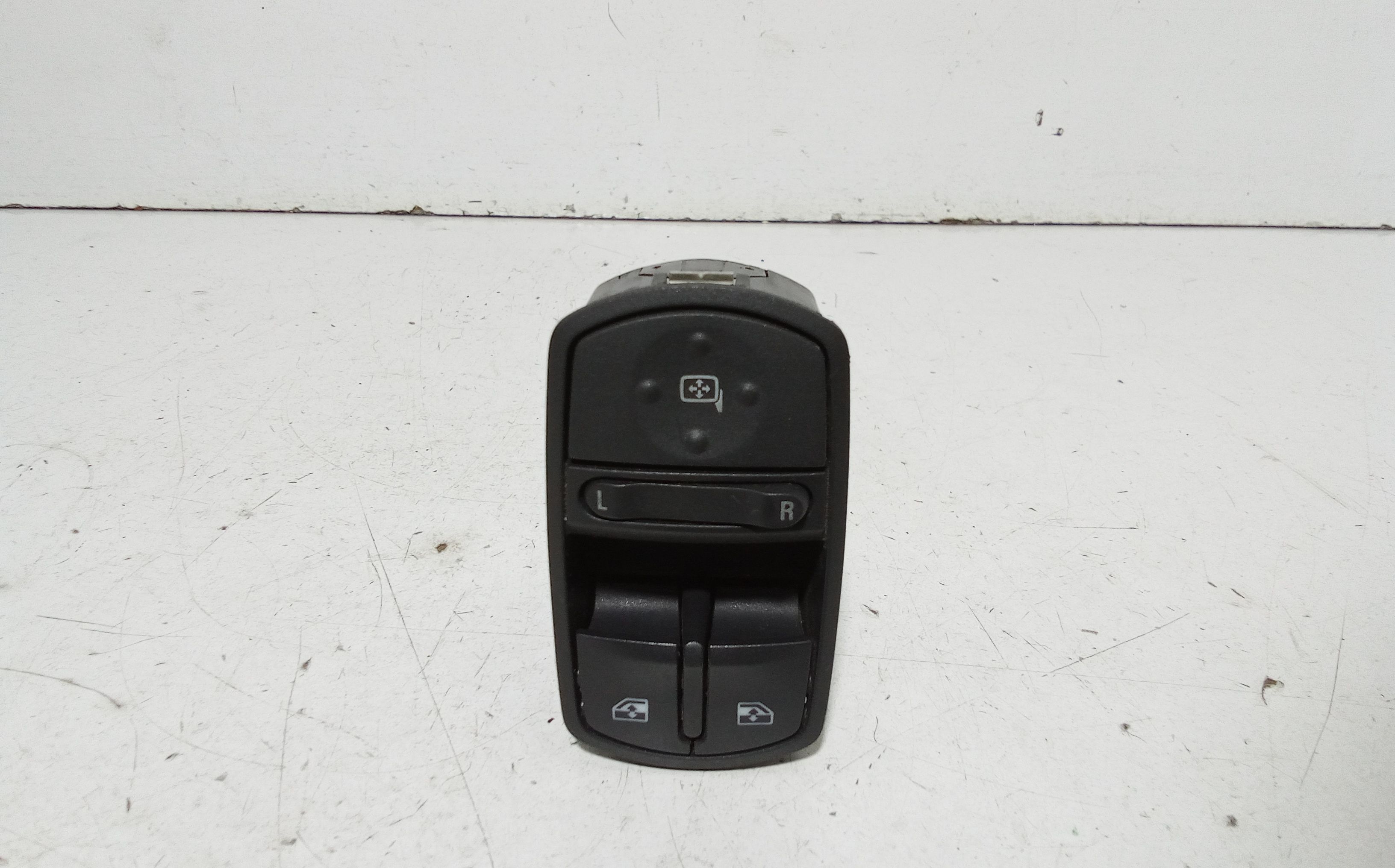 Interruttore Alzacristalli Porta Ant. Sinistro Usato