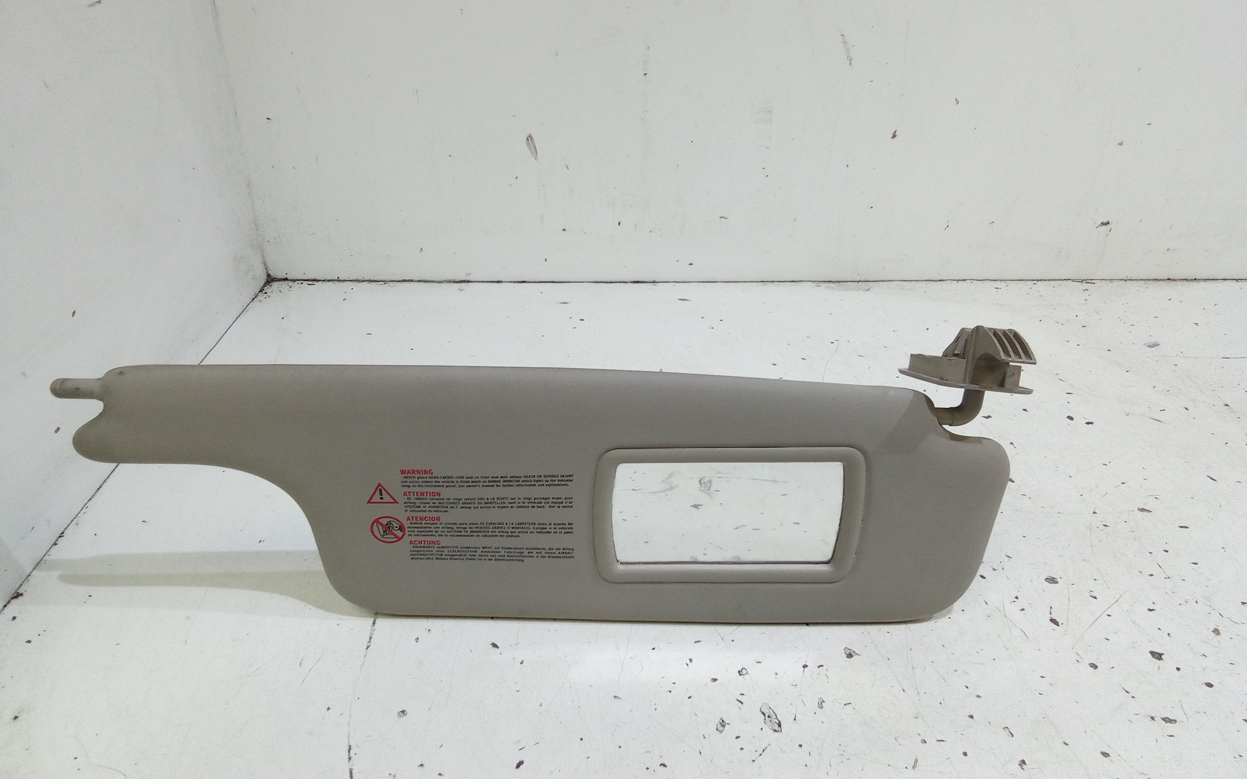 Aletta Parasole Parabrezza Destro 8200246819 Usato