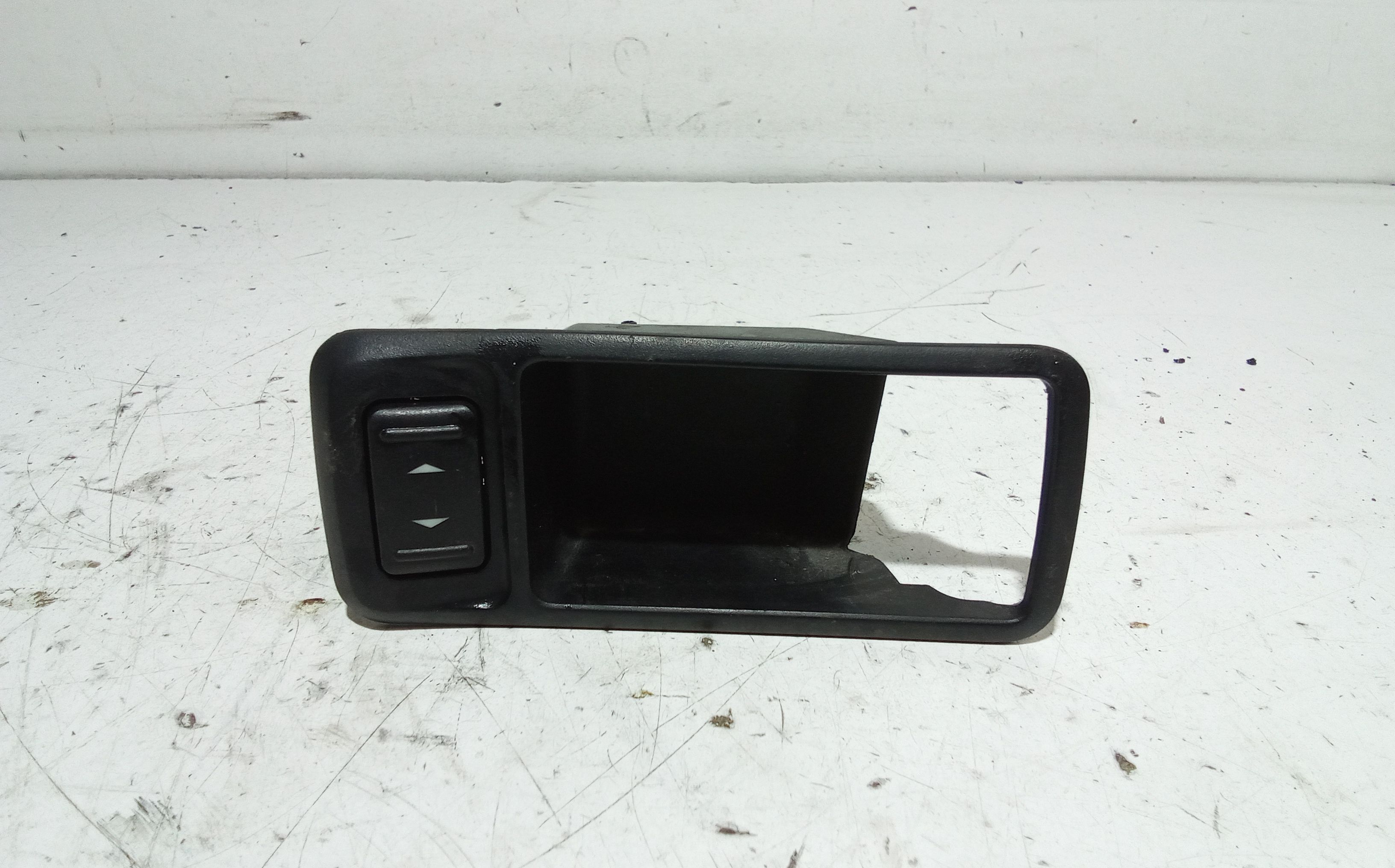 Interruttore Alzacristalli Porta Ant. Destro Usato