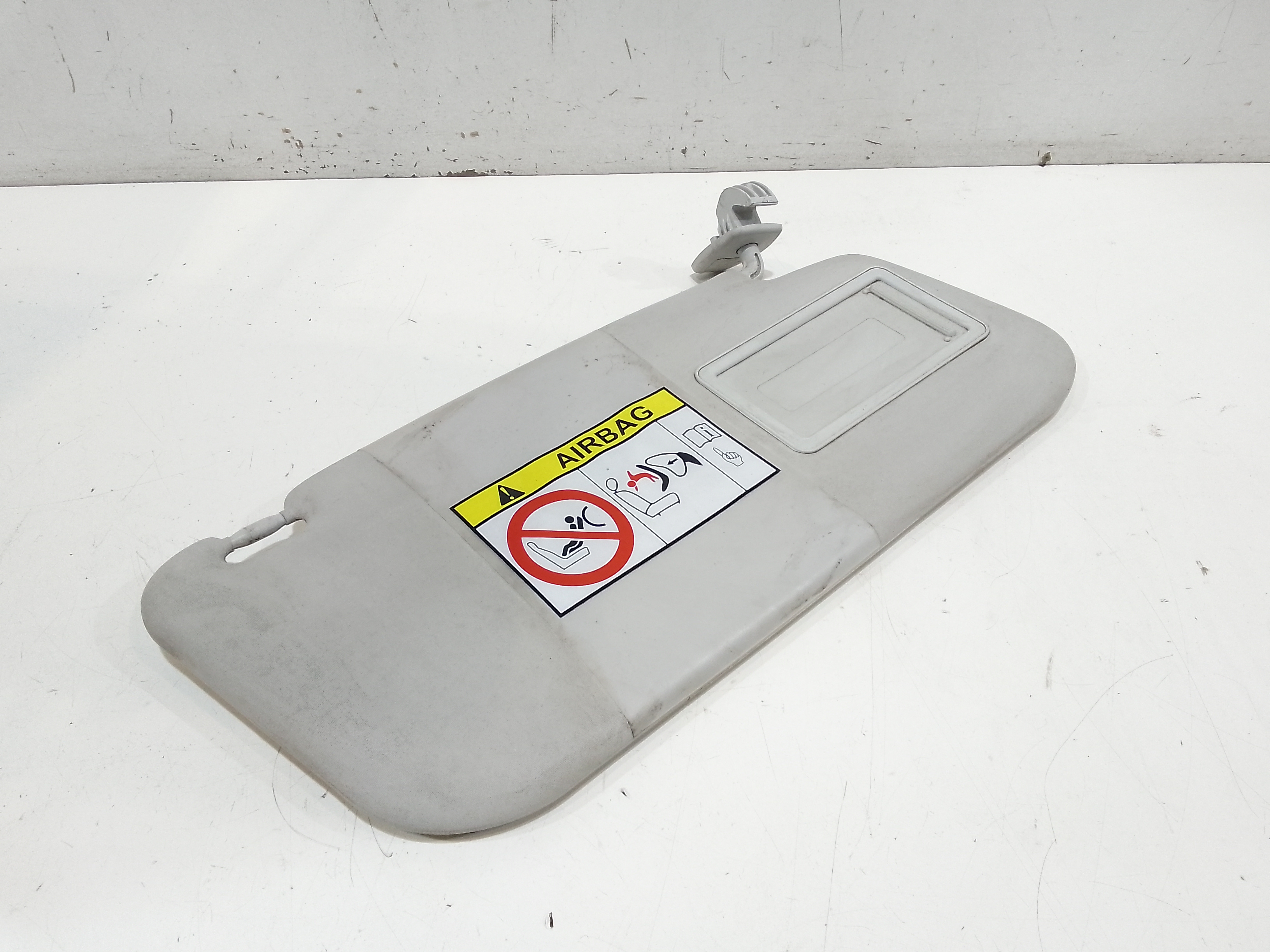 Aletta Parasole Parabrezza Destro 735595122 Usato