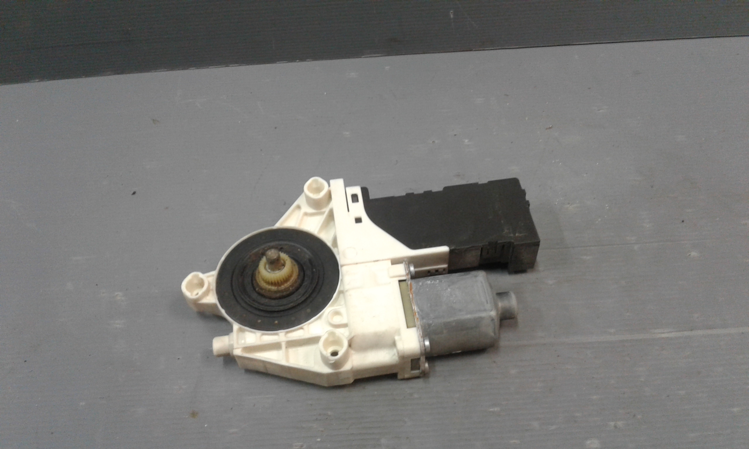 Motorino Alzacristallo Porta Ant. Sinistro 9221Z0 Usato