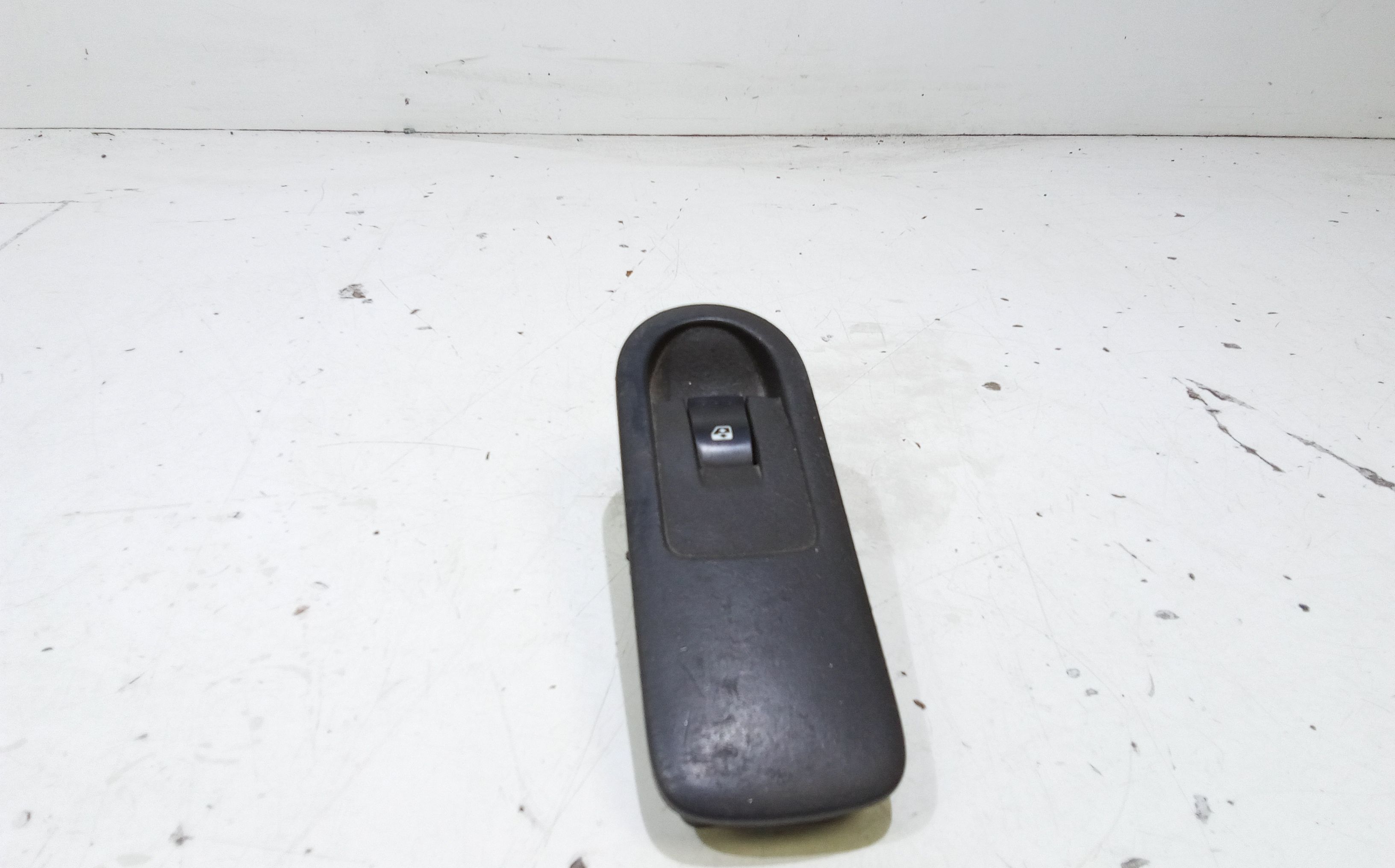 Interruttore Alzacristalli Porta Ant. Destro Usato