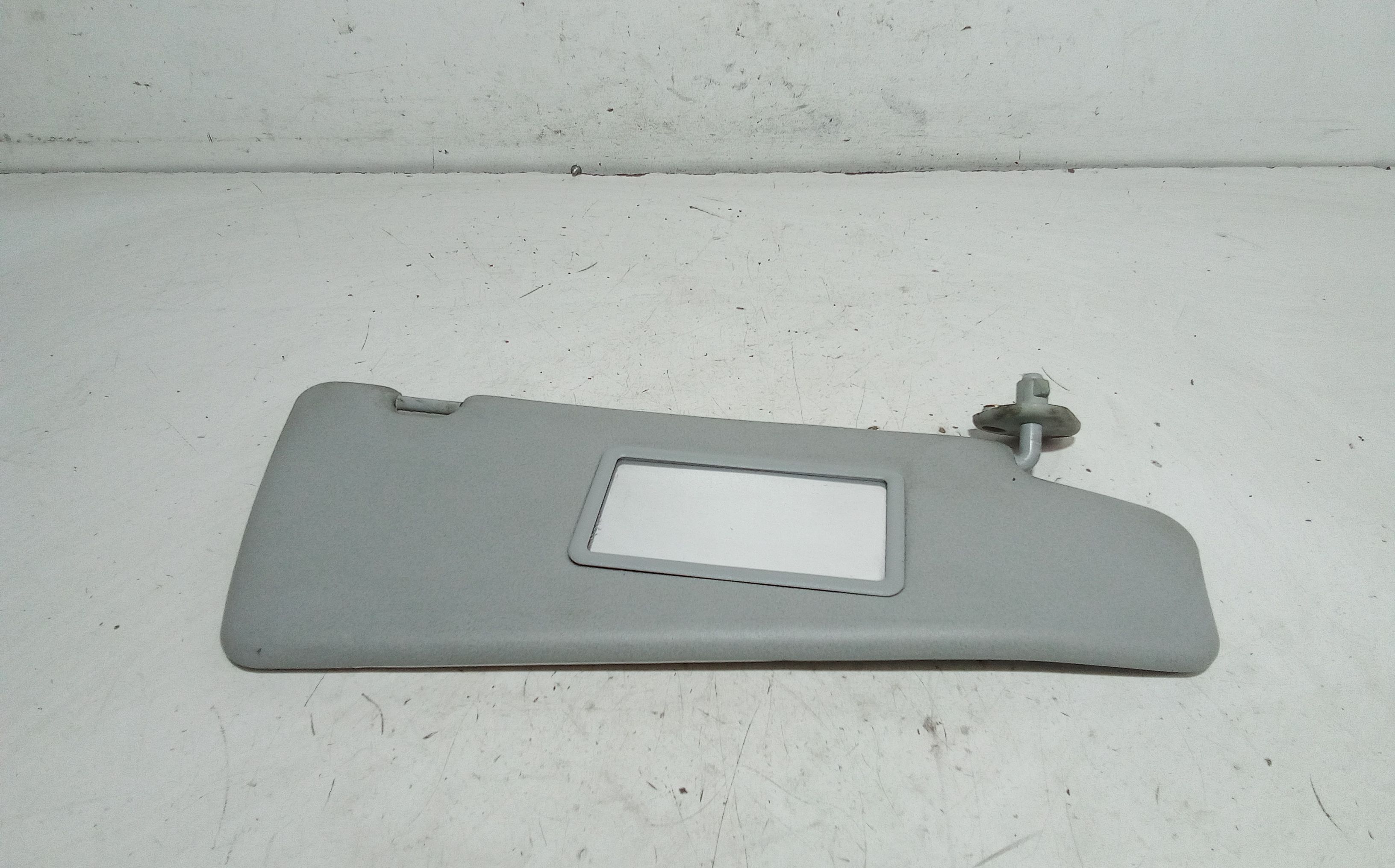 Aletta Parasole Parabrezza Destro 735263611 Usato