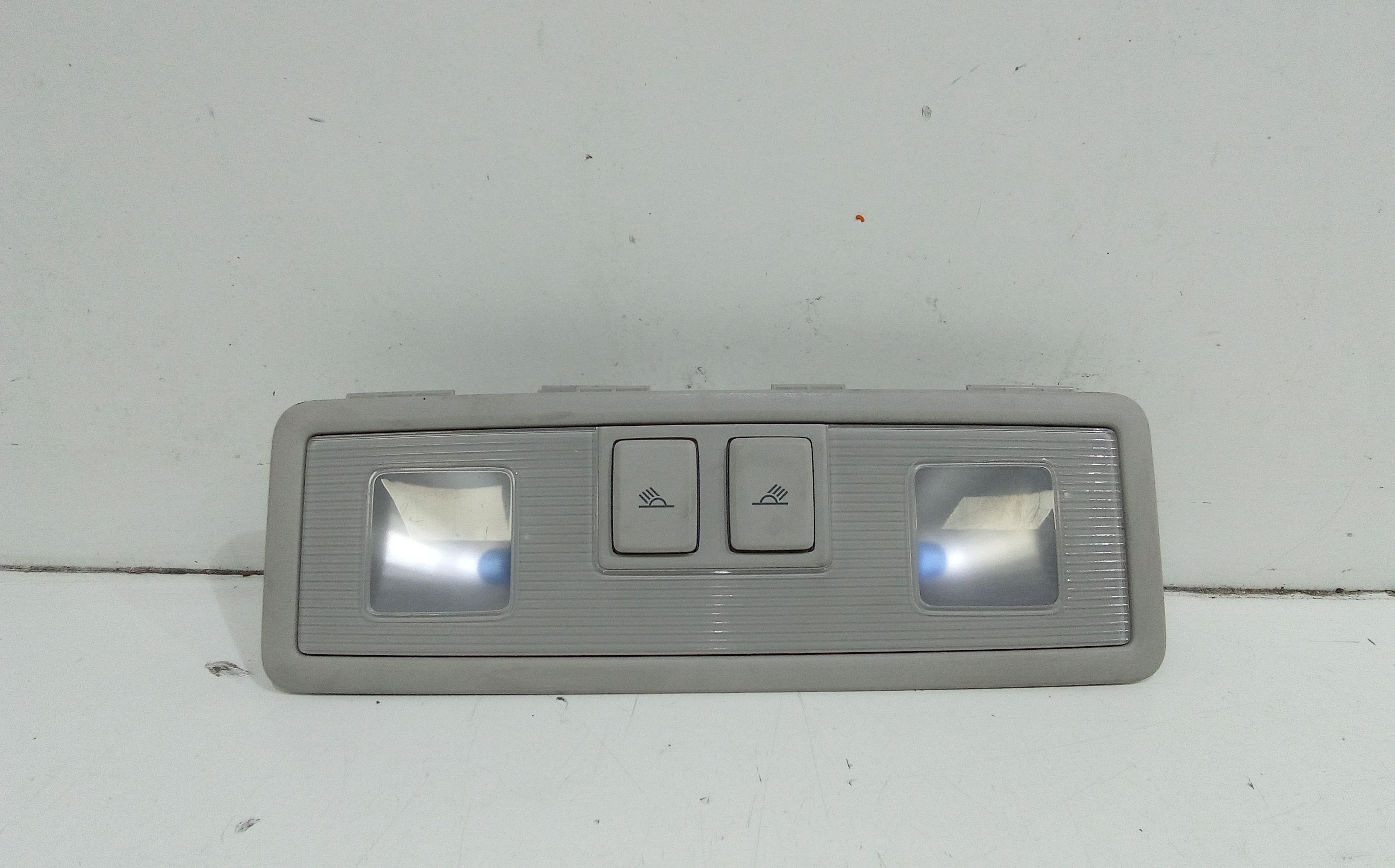 Luce Cortesia Centr. Tetto Usato