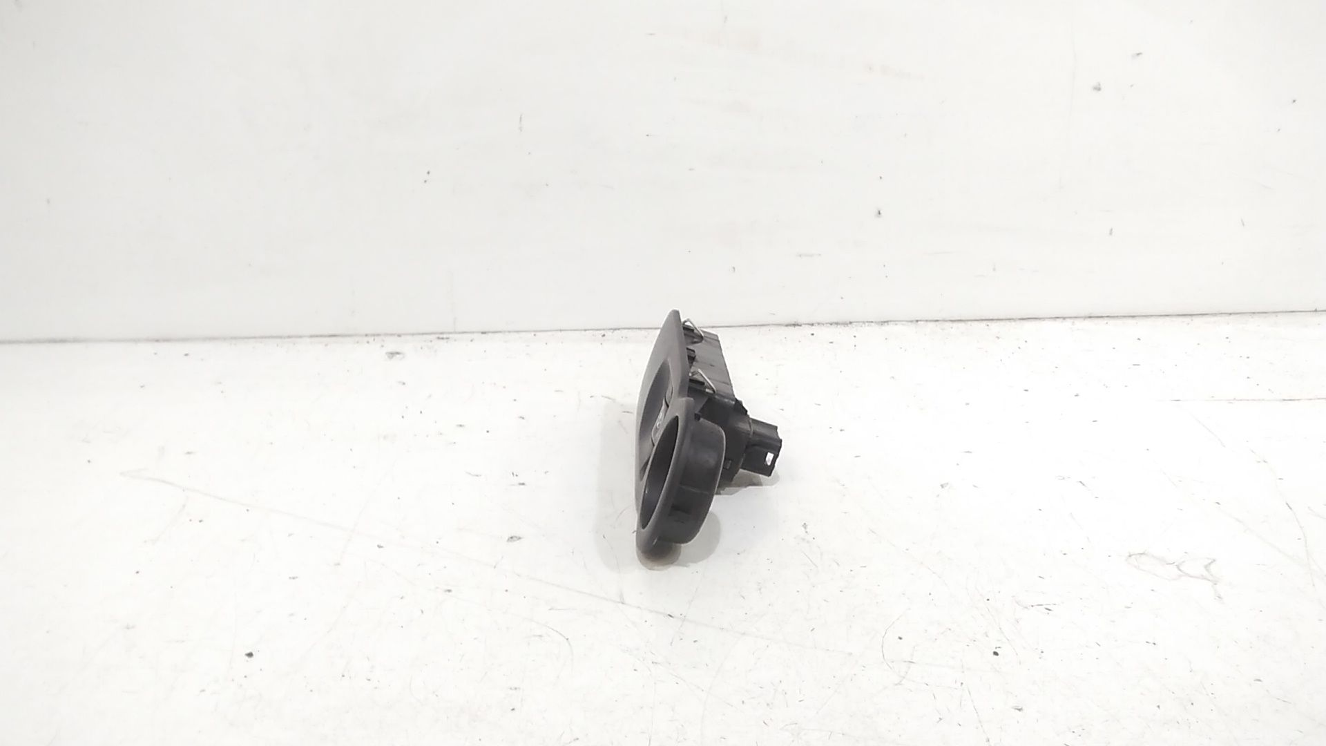 Interruttore Alzacristalli Porta Ant. Destro 8200214936 Usato