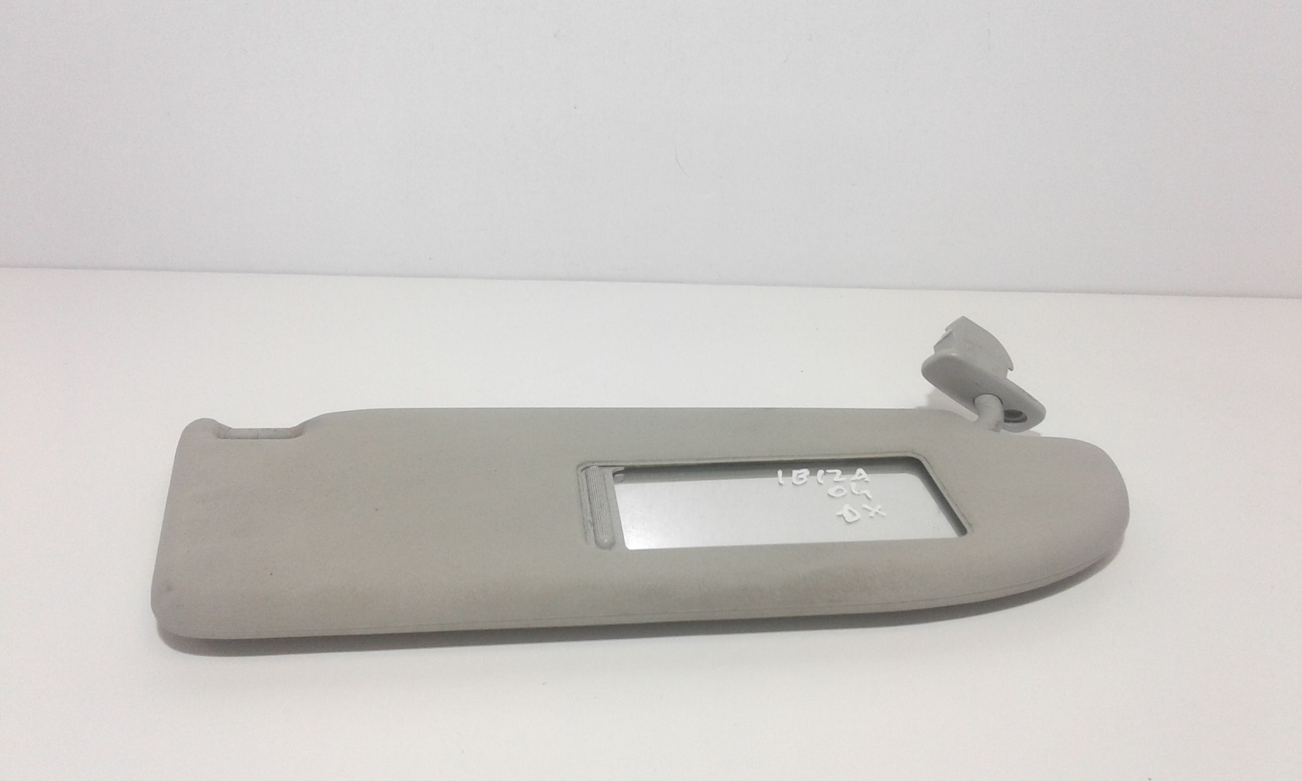 Aletta Parasole Parabrezza Destro 6L0857552F2F4 Usato