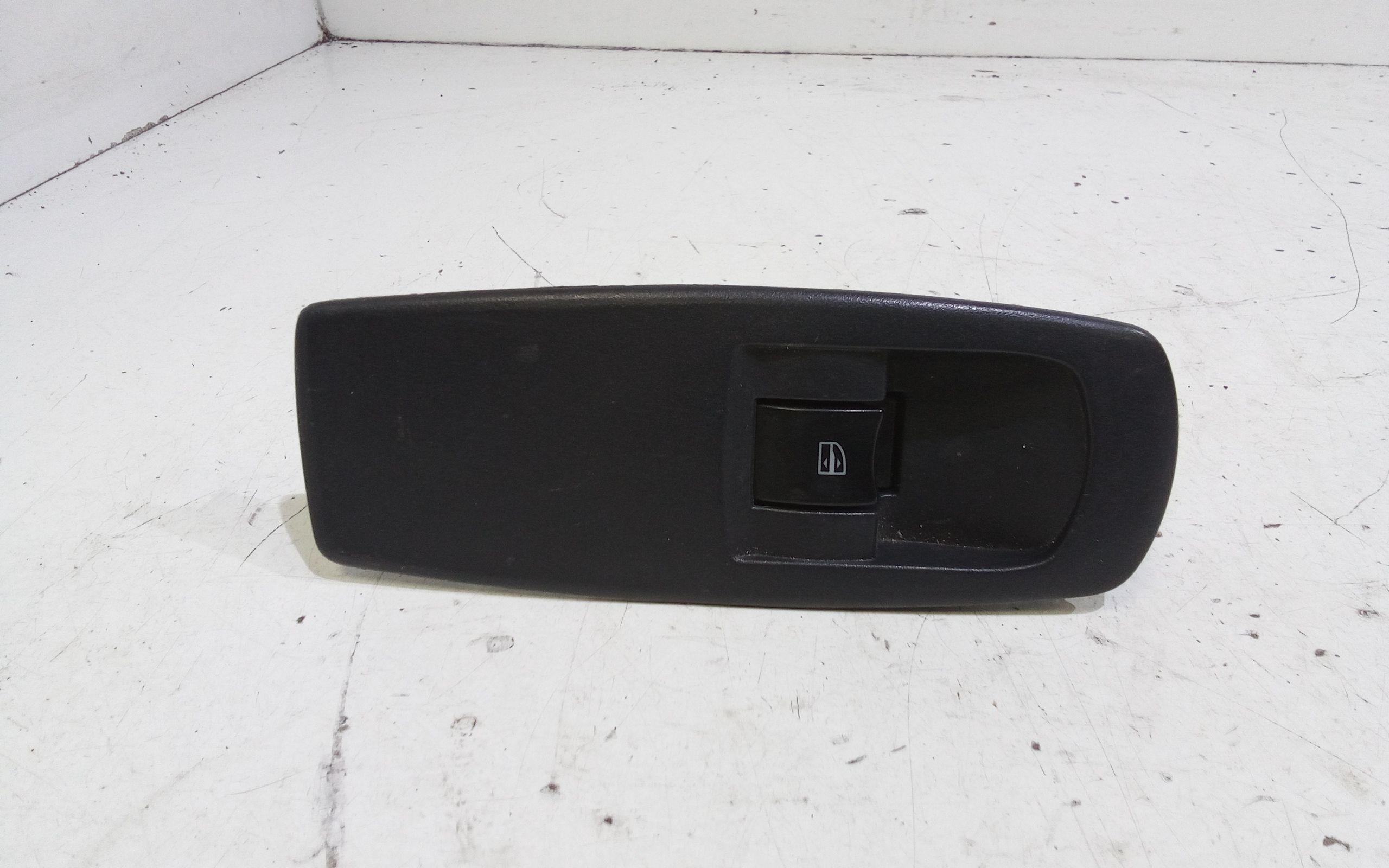 Interruttore Alzacristalli Porta Ant. Destro Usato