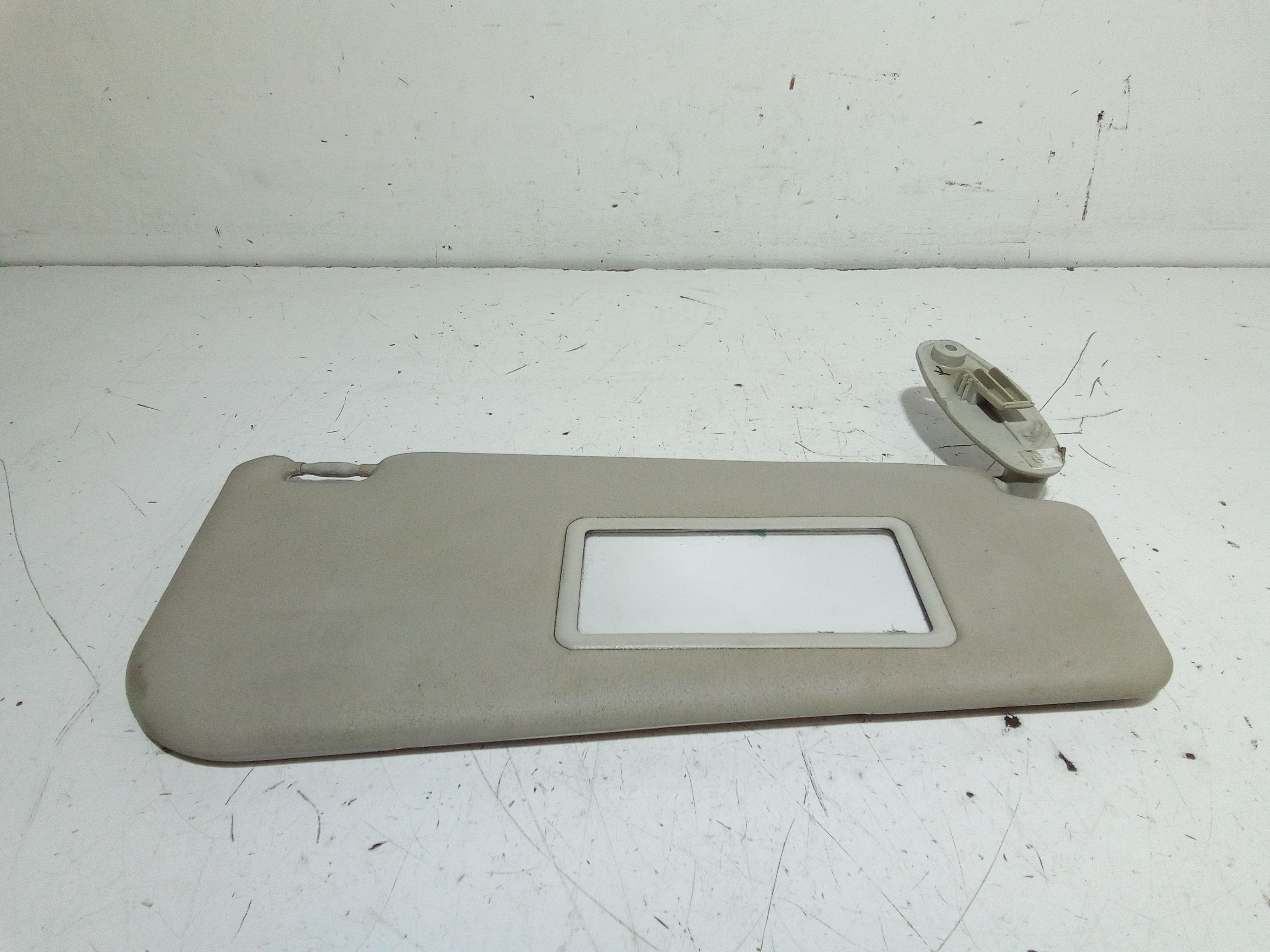 Aletta Parasole Parabrezza Destro 735338206 Usato