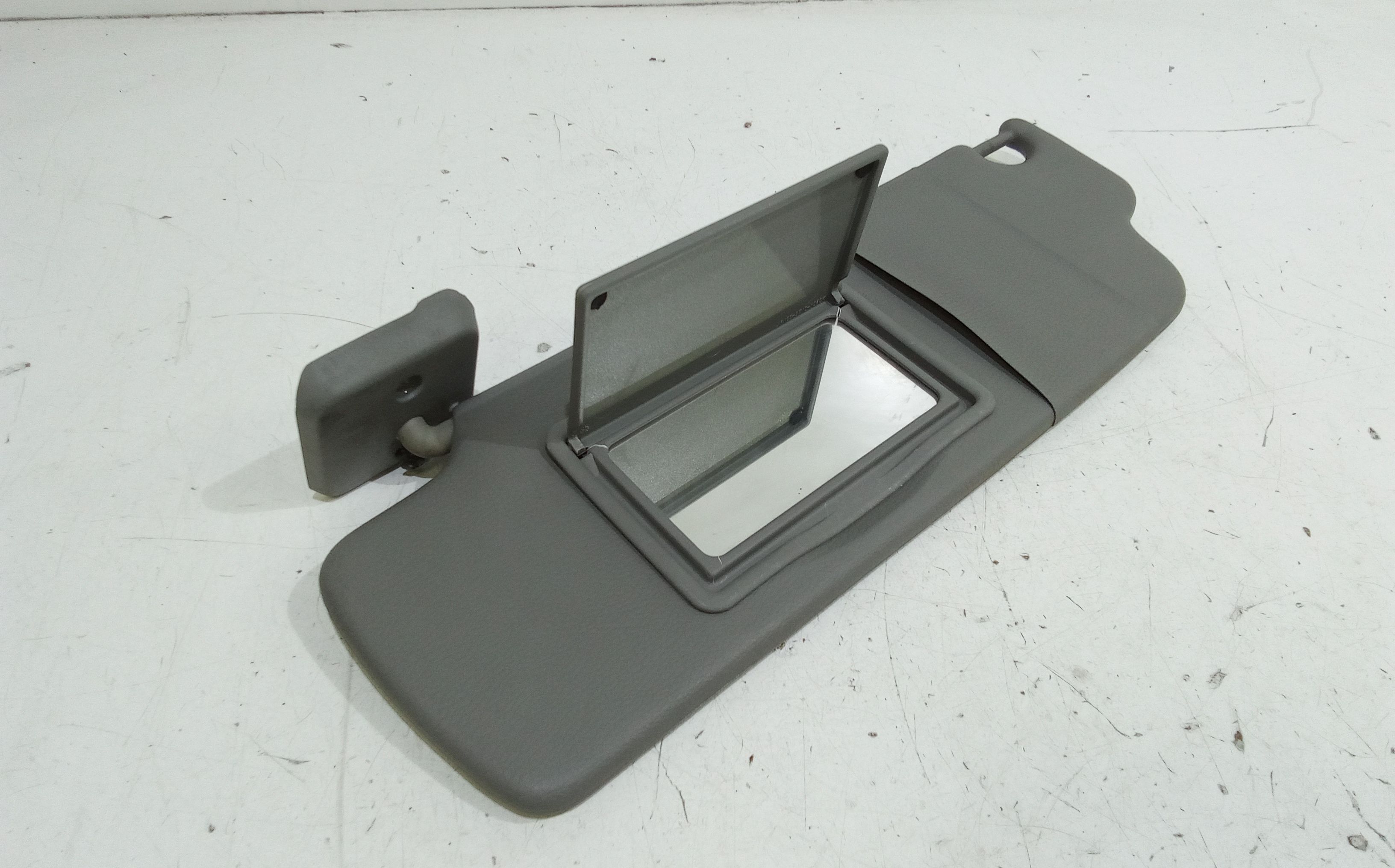 Aletta Parasole Parabrezza Sinistro 8200190790 Usato