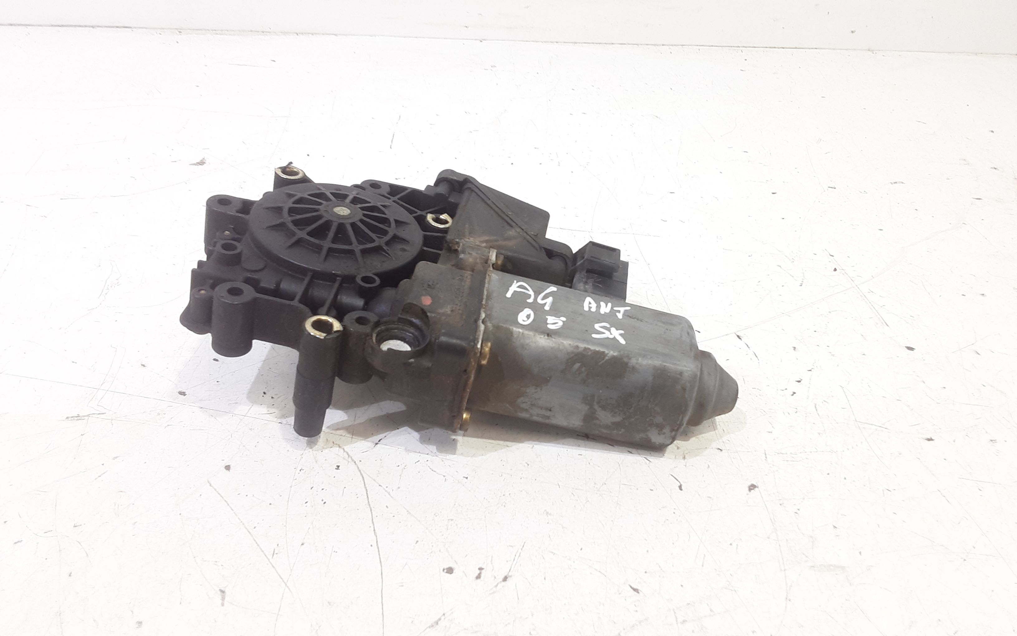 Motorino Alzacristallo Porta Ant. Sinistro 8D0959801F Usato