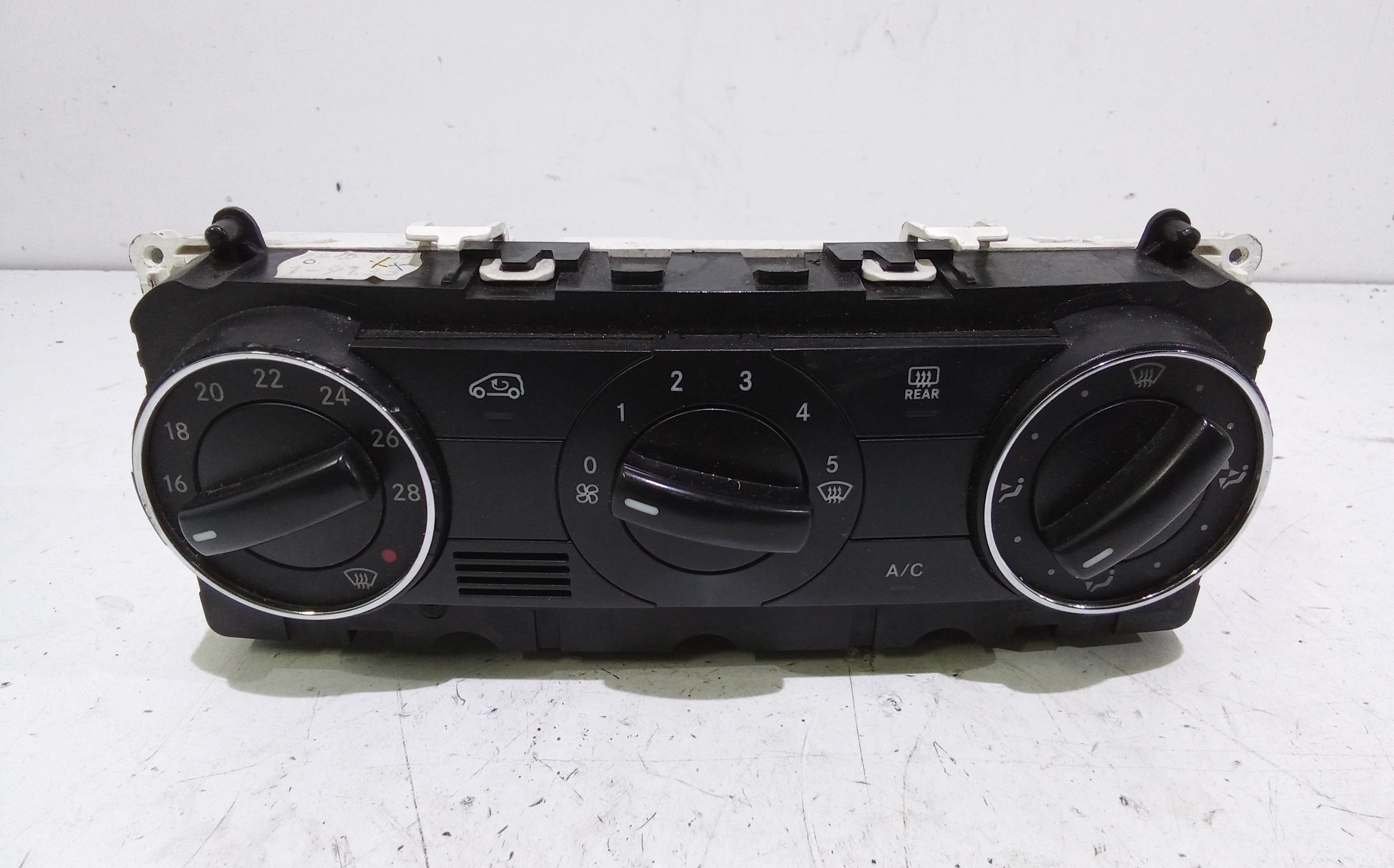 Blocco Comando Climatizzazione A1698302585 Usato