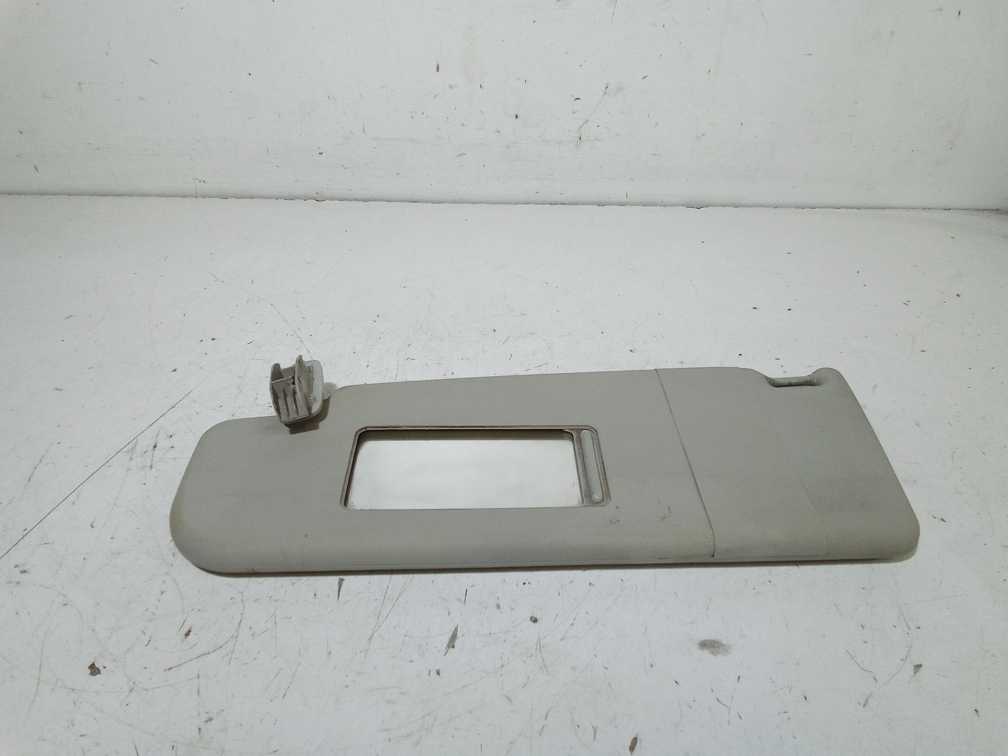 Aletta Parasole Parabrezza Sinistro 1K0857551N2F4 Usato