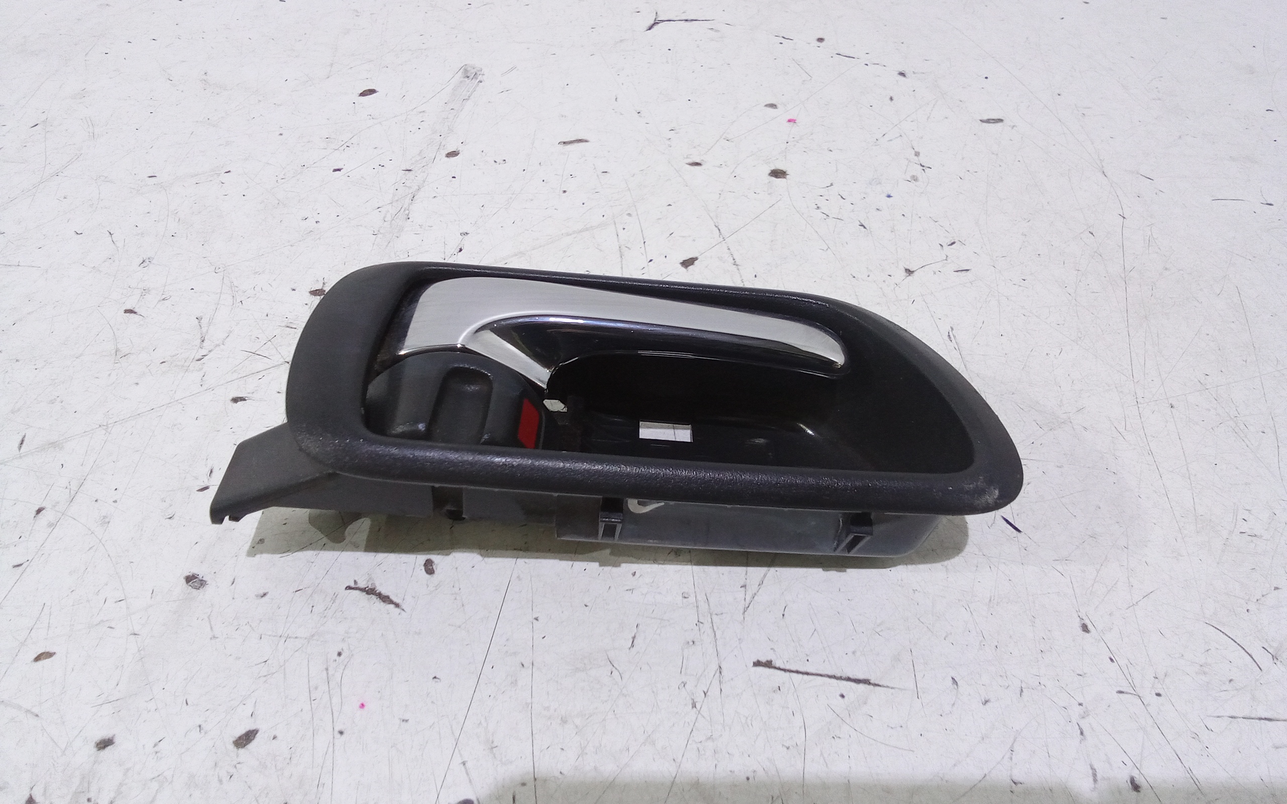 Maniglia Int. Apertura Porta Post. Destro 692050F010B0 Usato