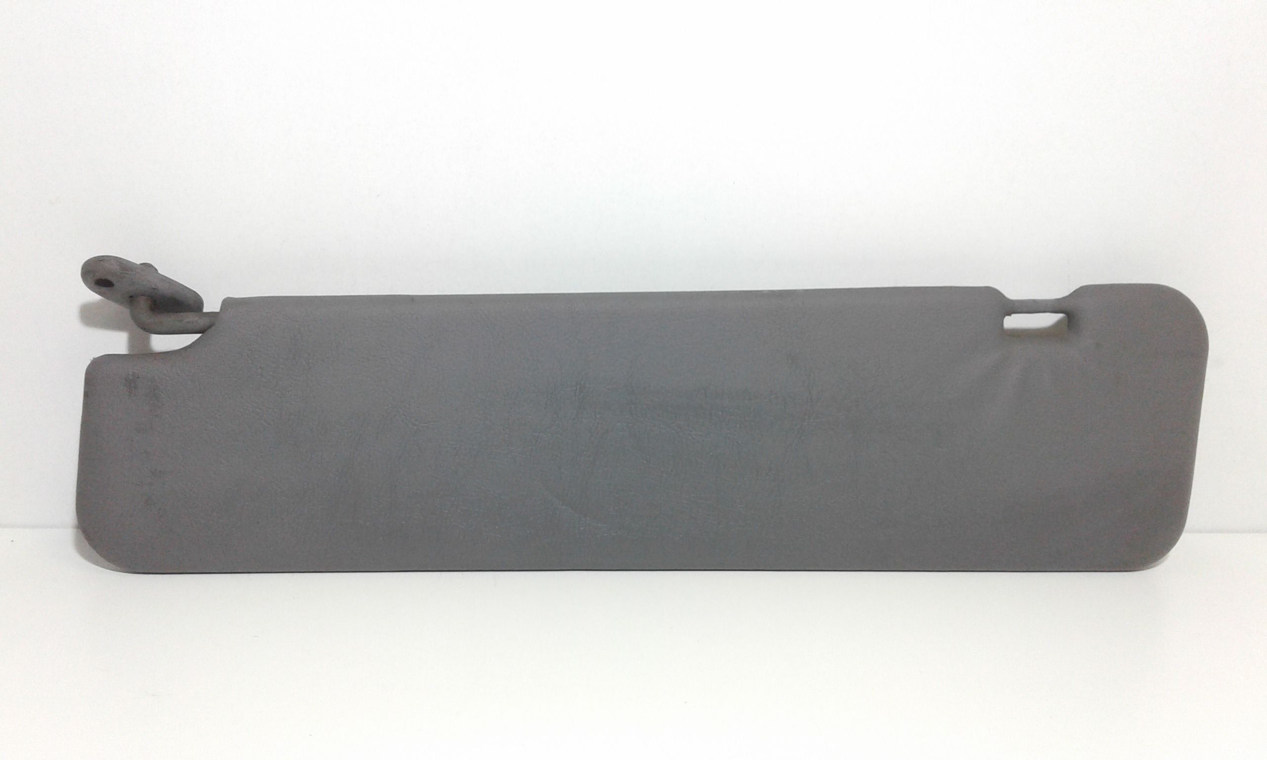 Aletta Parasole Parabrezza Sinistro A6388100010 Usato