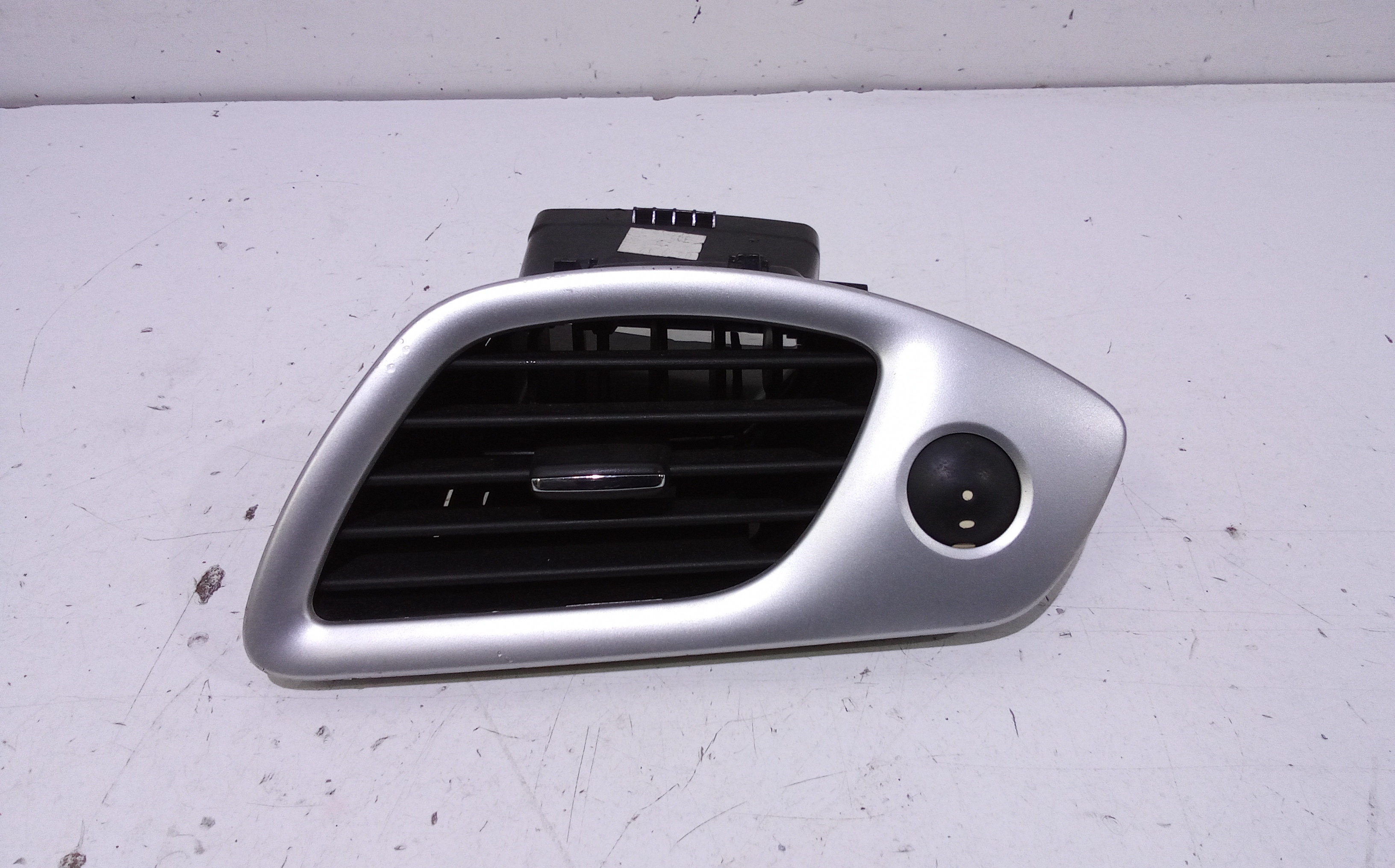 Condotto Aria Bocchette Lat. Cruscotto Destro 278700005R Usato