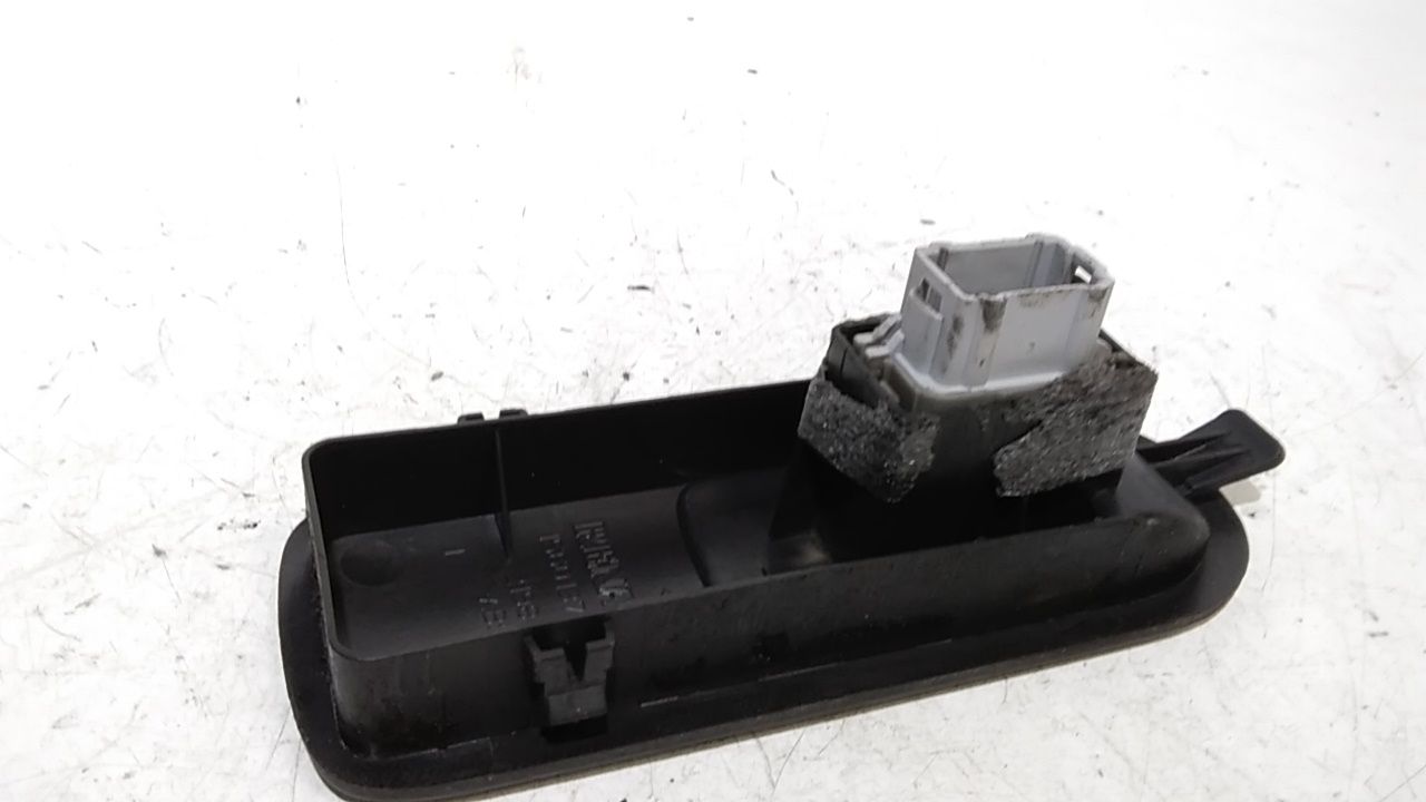 Interruttore Alzacristalli Porta Ant. Destro 8200220511 Usato