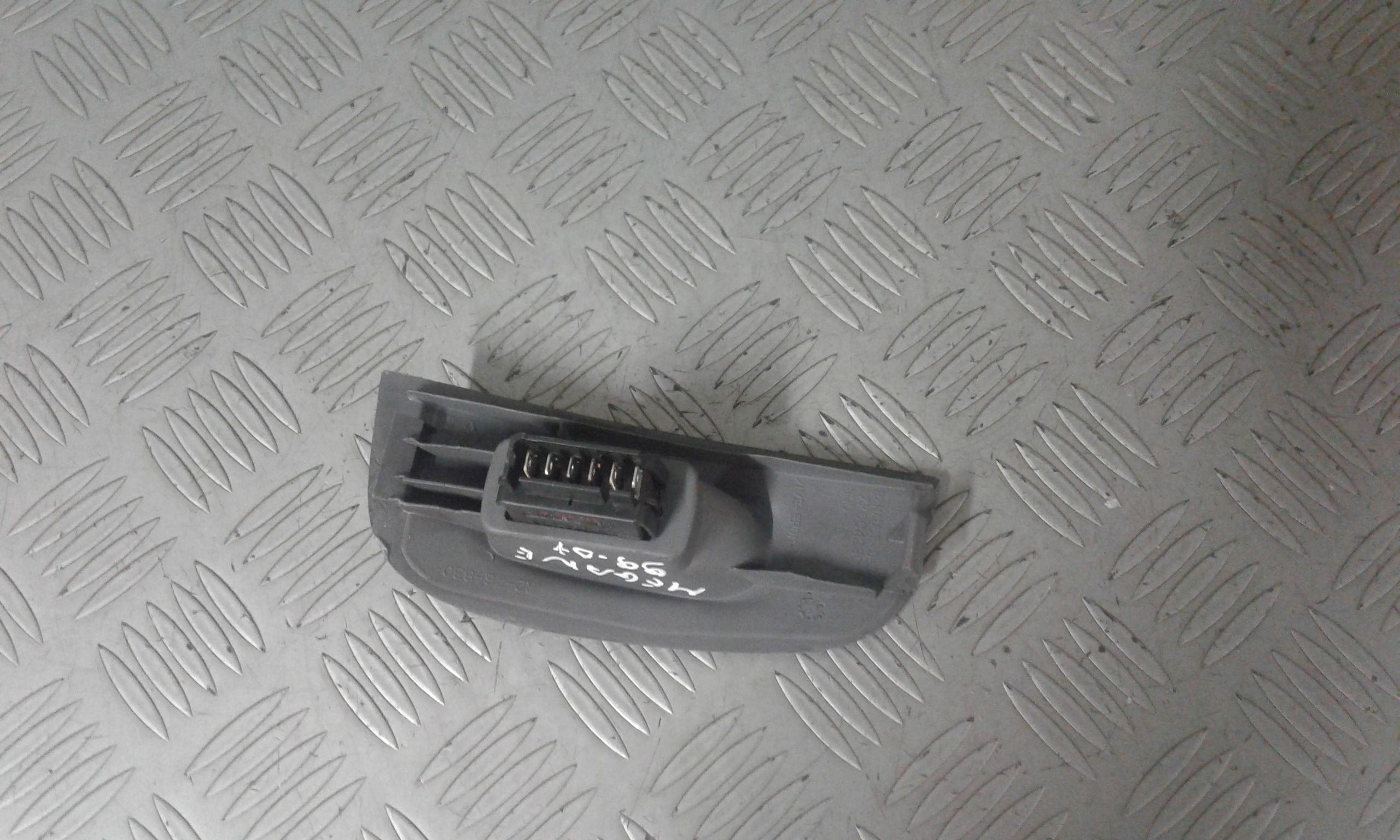 Interruttore Alzacristalli Porta Ant. Destro Usato