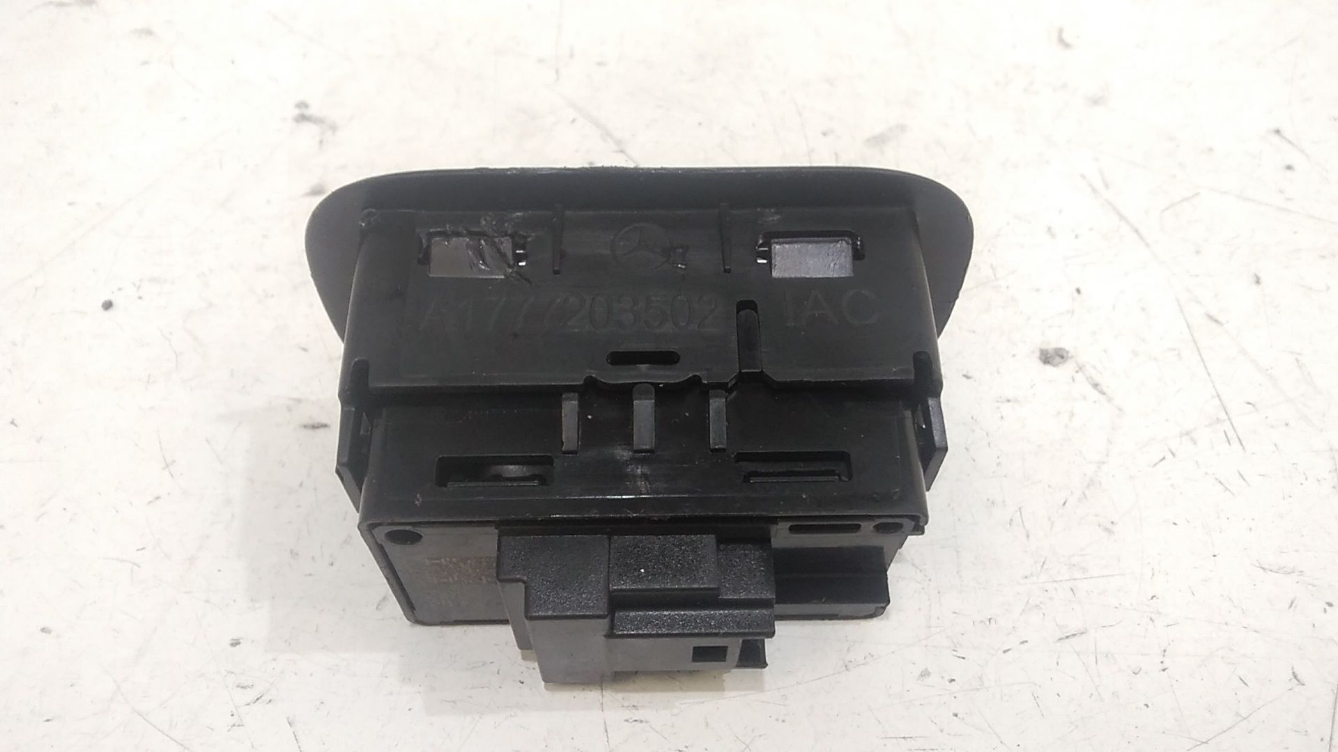 Interruttore Alzacristalli Porta Post. Destro A16790502019051 Usato