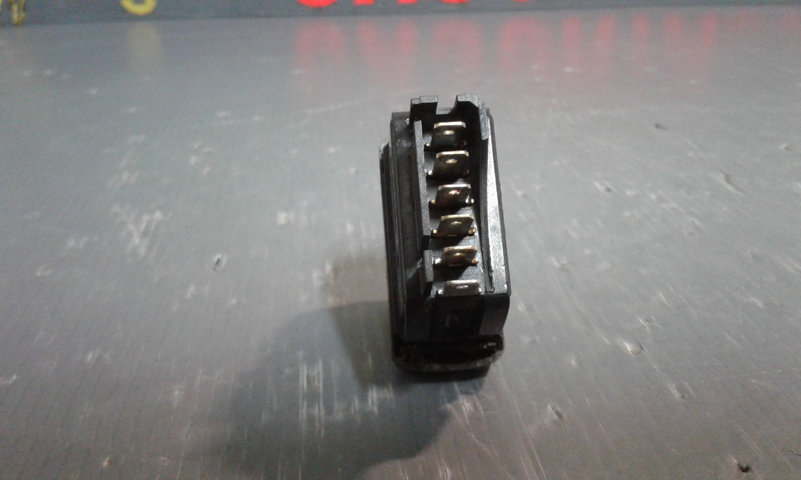 Interruttore Alzacristalli Porta Ant. Destro 7700432963 Usato