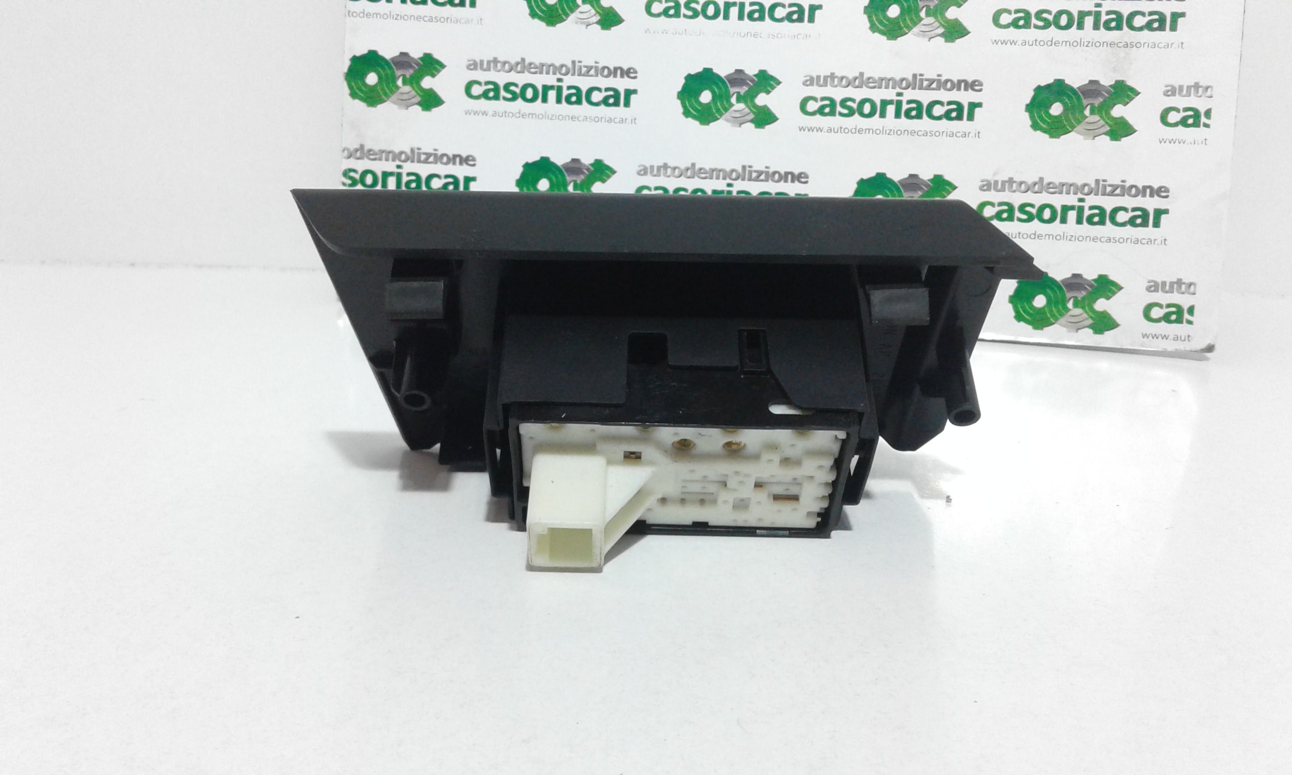 Interruttore Alzacristalli Porta Post. Destro 848100D030 Usato