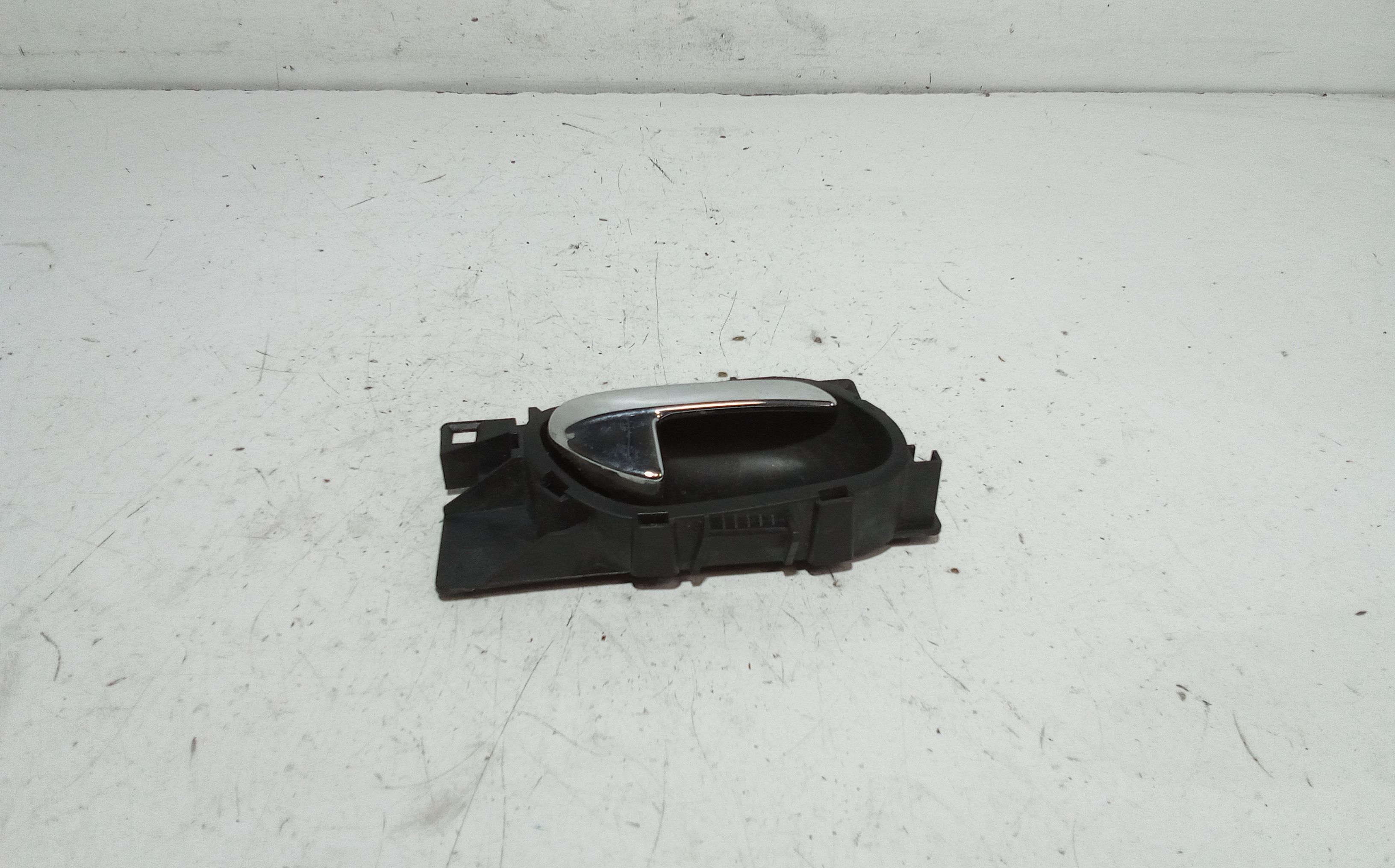 Maniglia Int. Apertura Porta Ant. Destro Usato