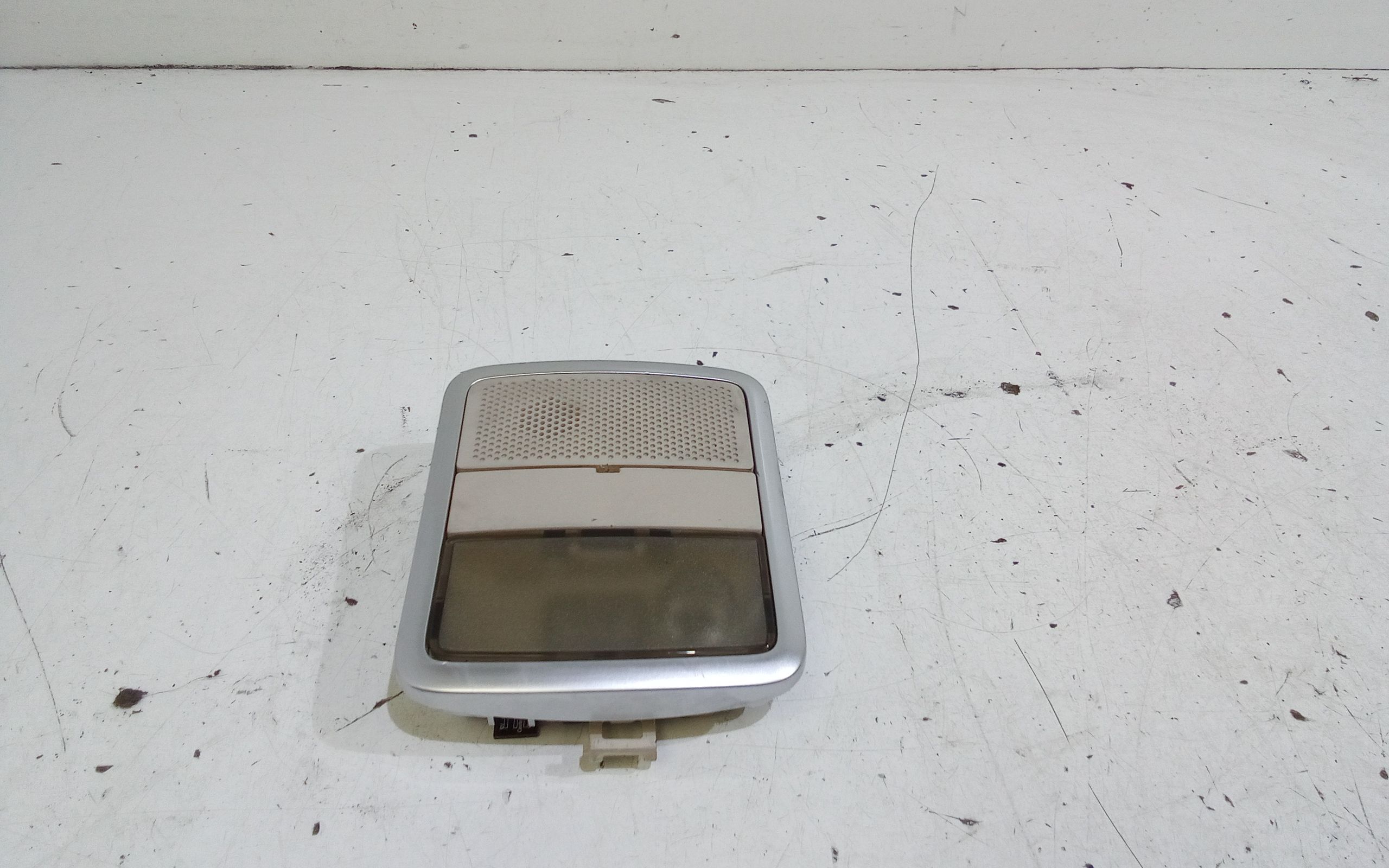 Luce Cortesia Centr. Tetto Usato