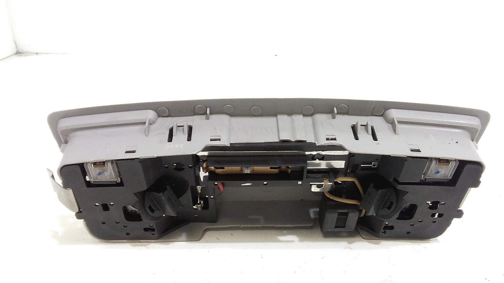 Luce Cortesia Ant. Tetto GJ6A6997030 Usato