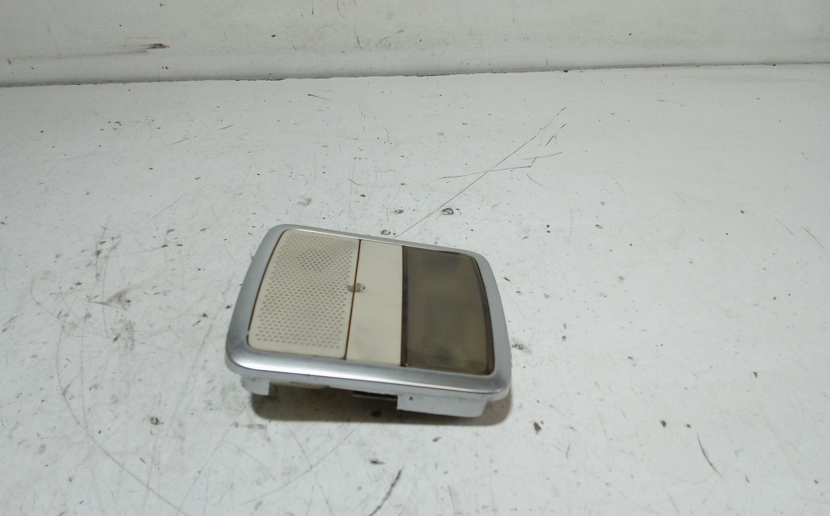 Luce Cortesia Centr. Tetto Usato