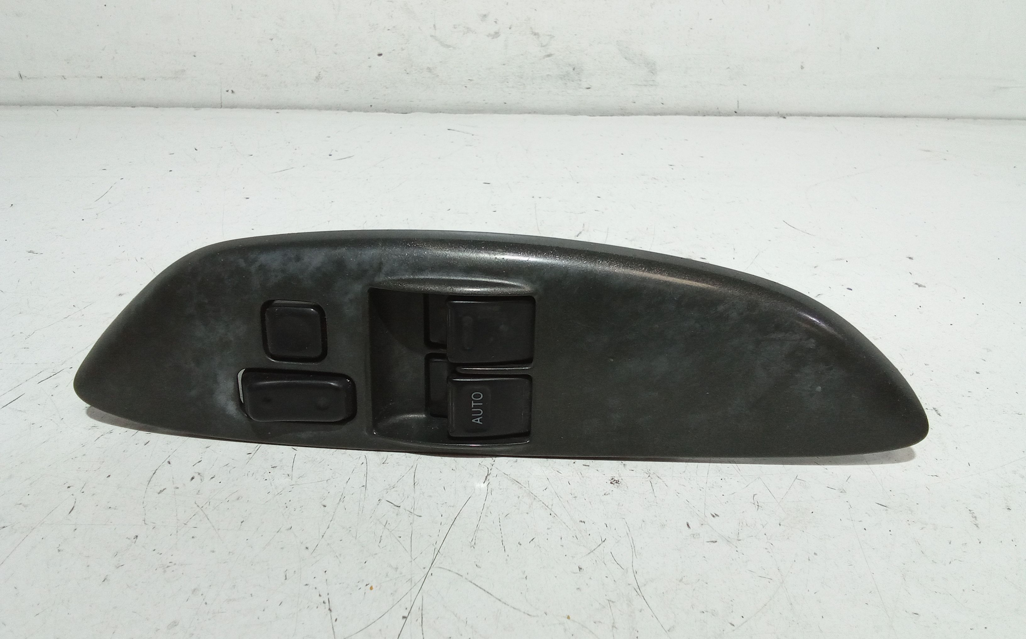 Interruttore Alzacristalli Porta Ant. Sinistro 8482010100 Usato