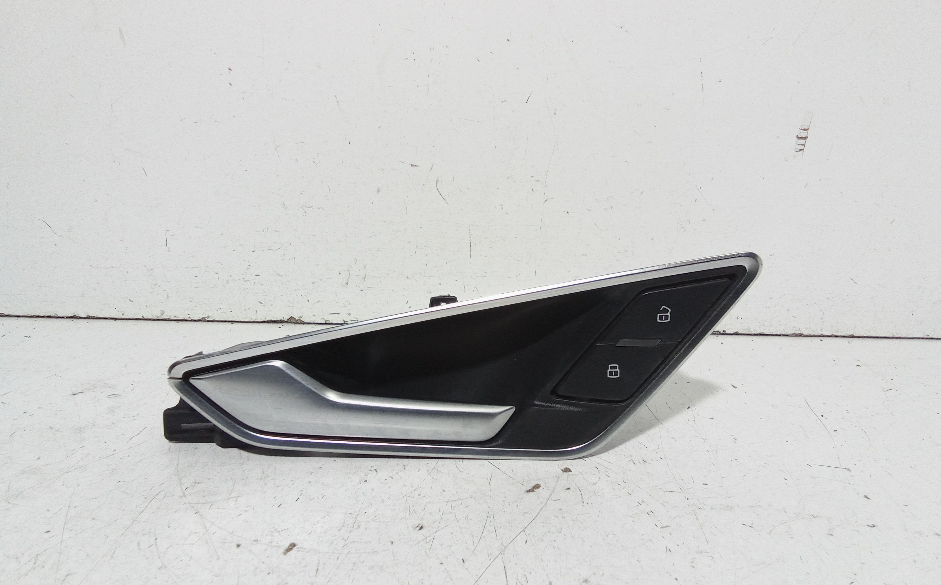 Maniglia Int. Apertura Porta Ant. Sinistro 81A837019B4PK Usato