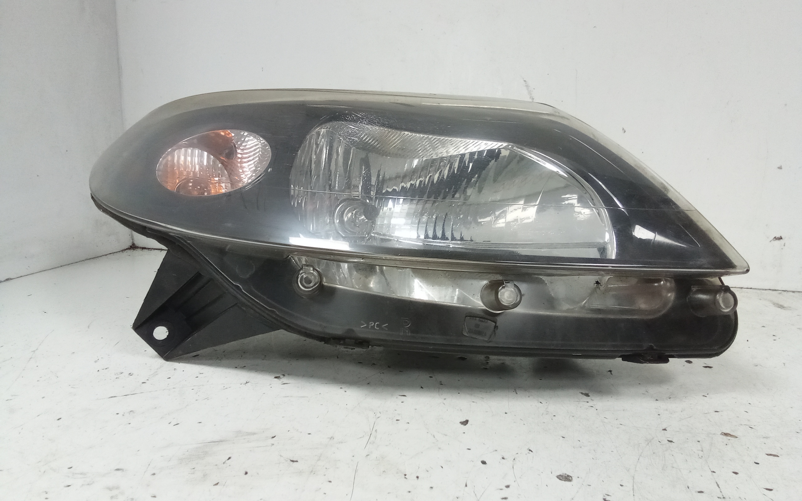 Proiettore Destro 8200733877 Usato