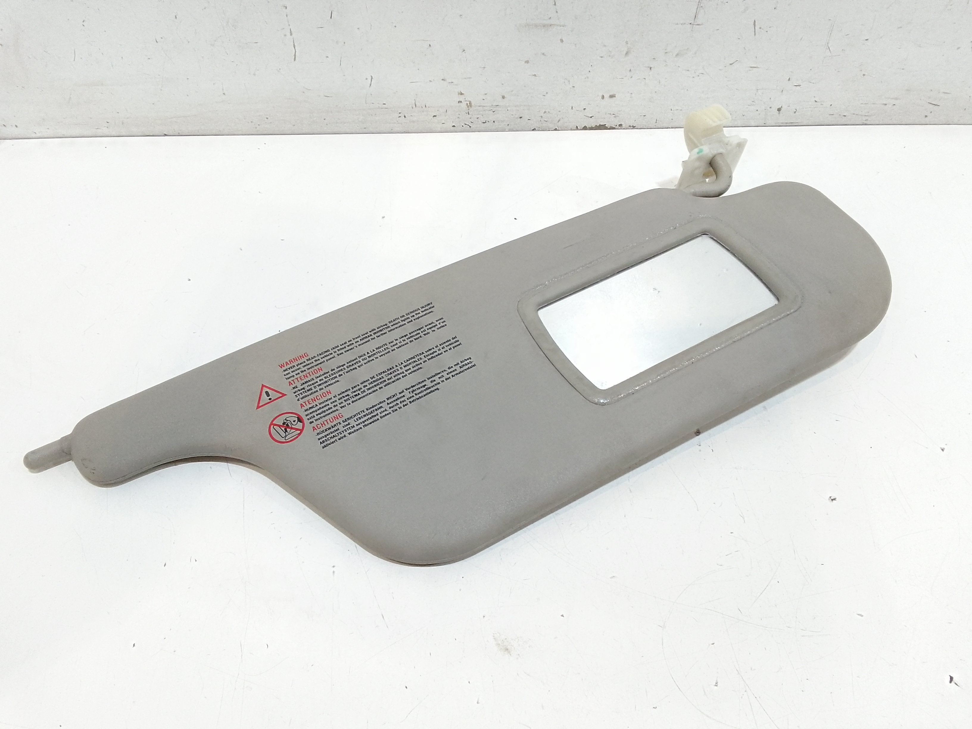 Aletta Parasole Parabrezza Destro 8200294229 Usato