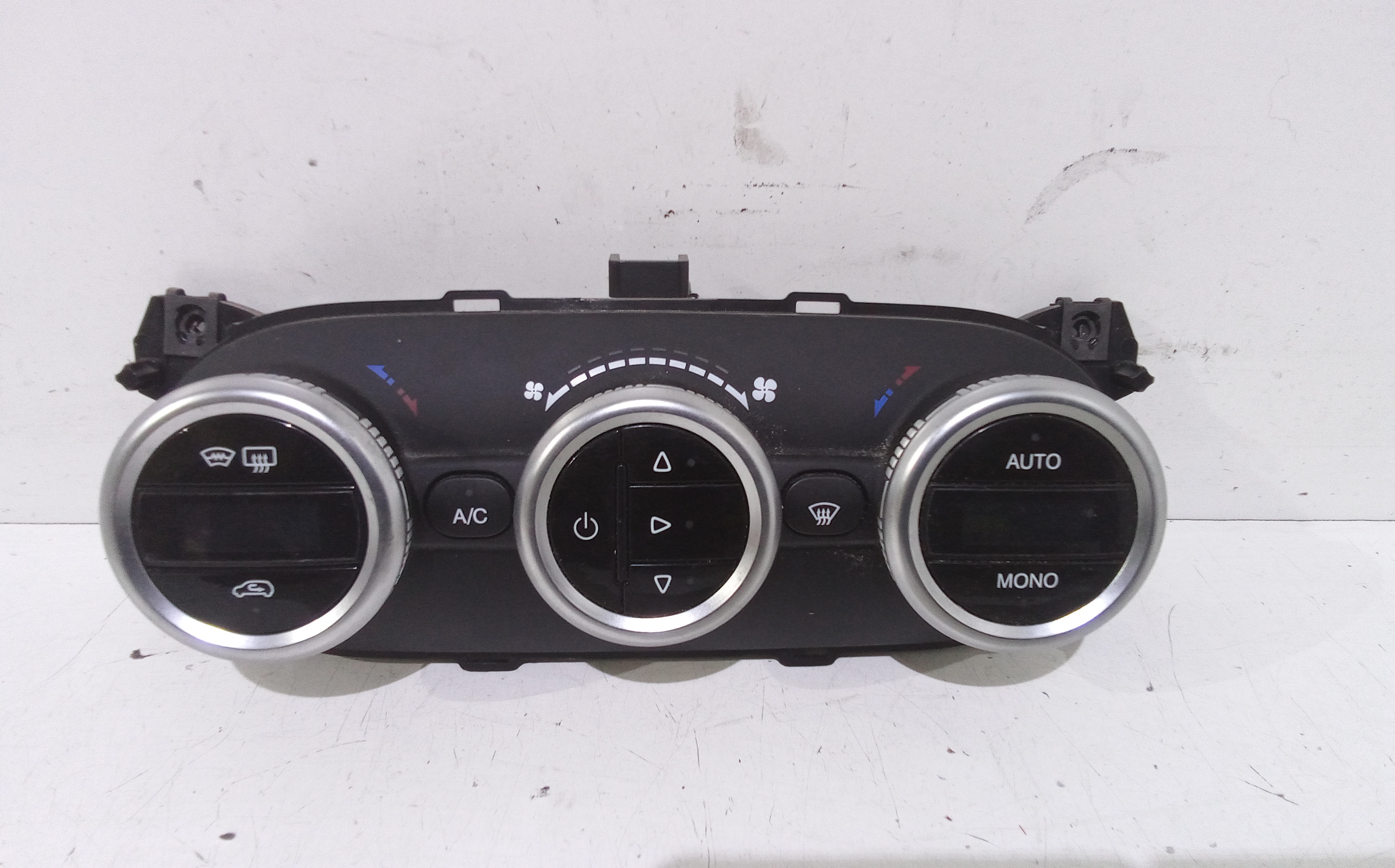 Blocco Comando Climatizzazione 735557272 Usato