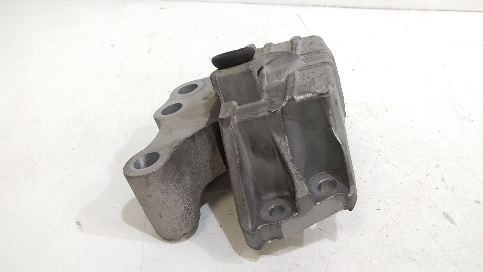 Piastra Alloggiamento Supporto Motore (Con Eventuale Bielletta O Tirante Associato) Usato