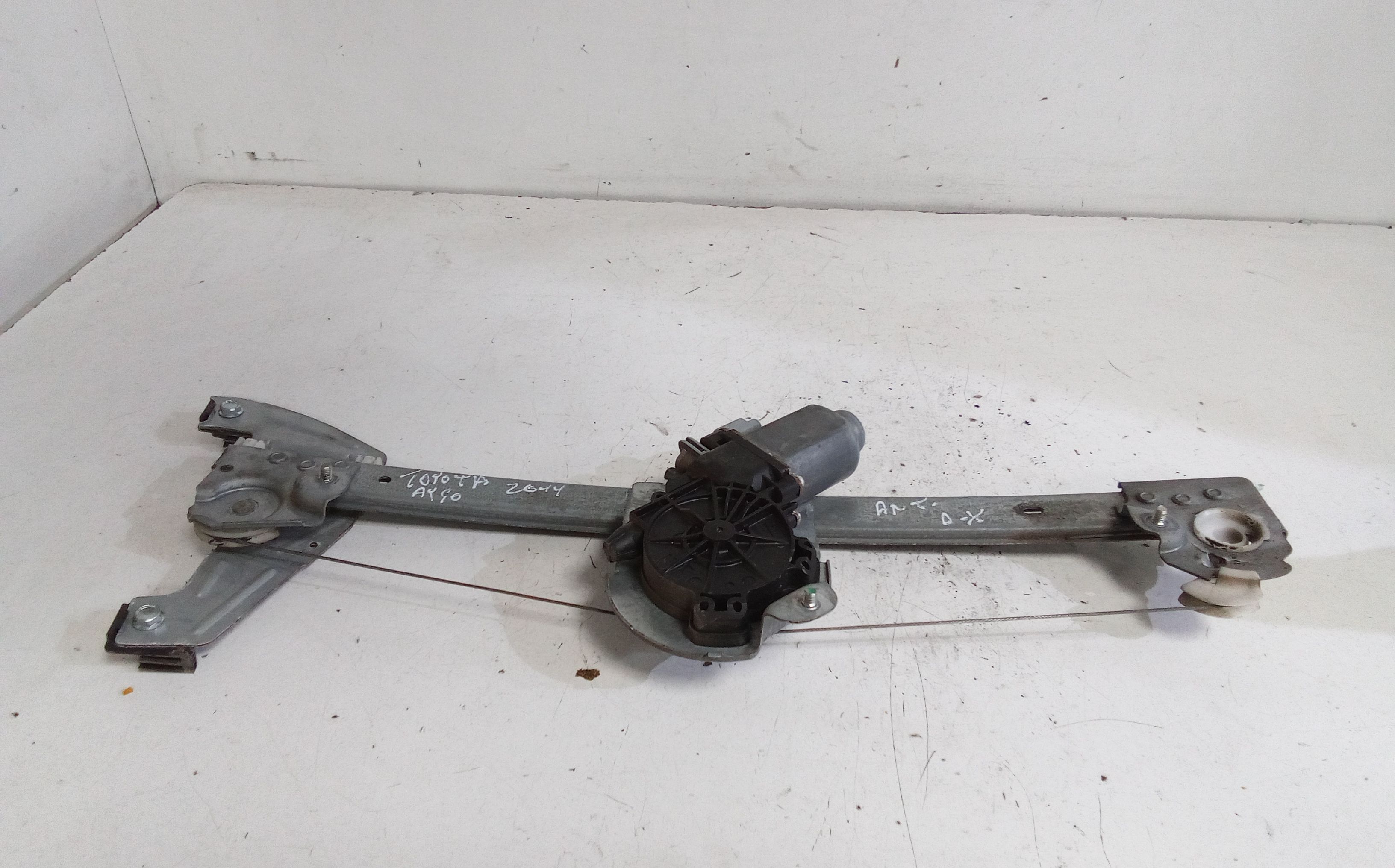 Alzacristallo Porta Ant. Destro 698100H010 Usato