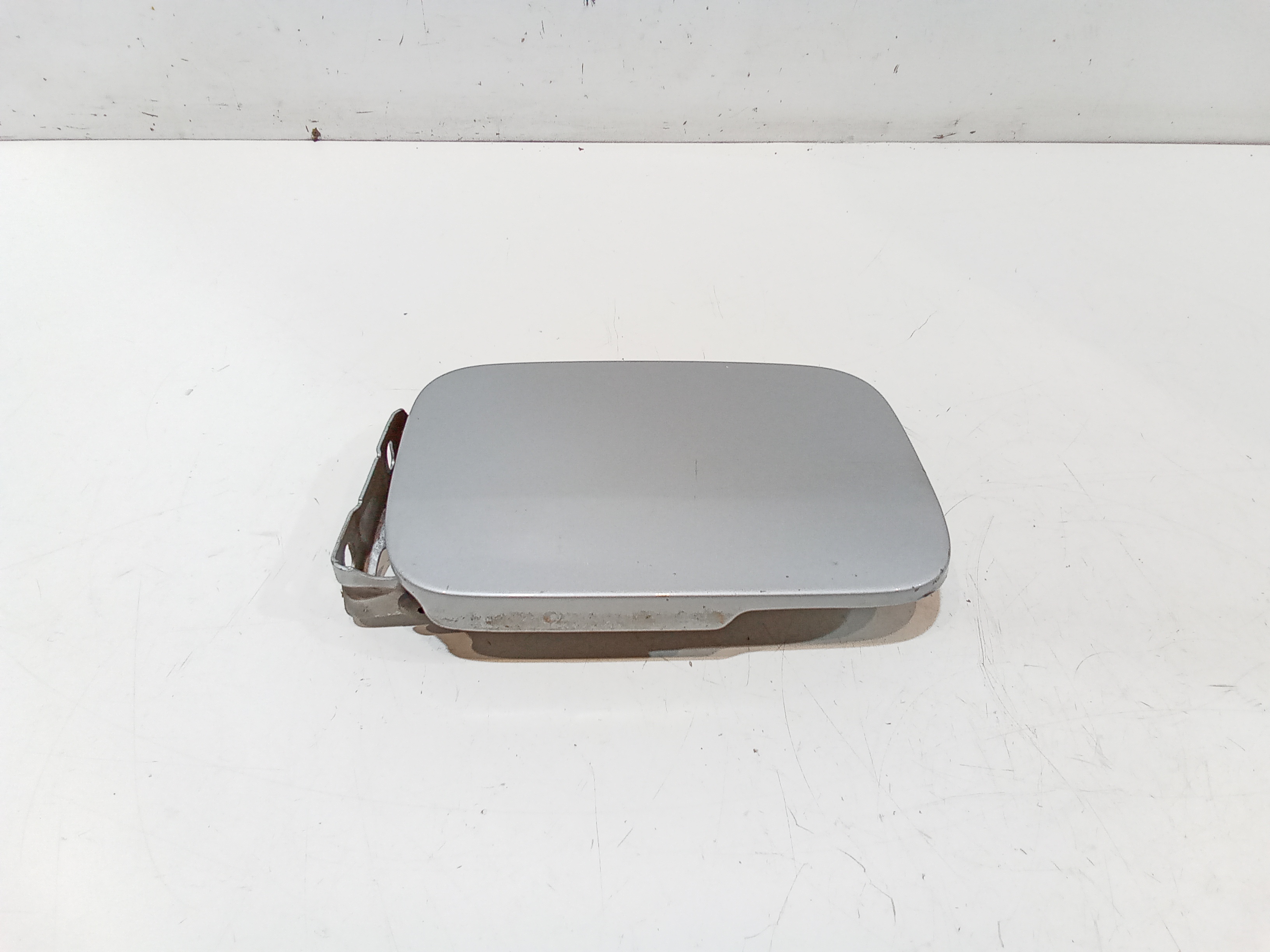 Sportello Carburante A1687500106 Usato