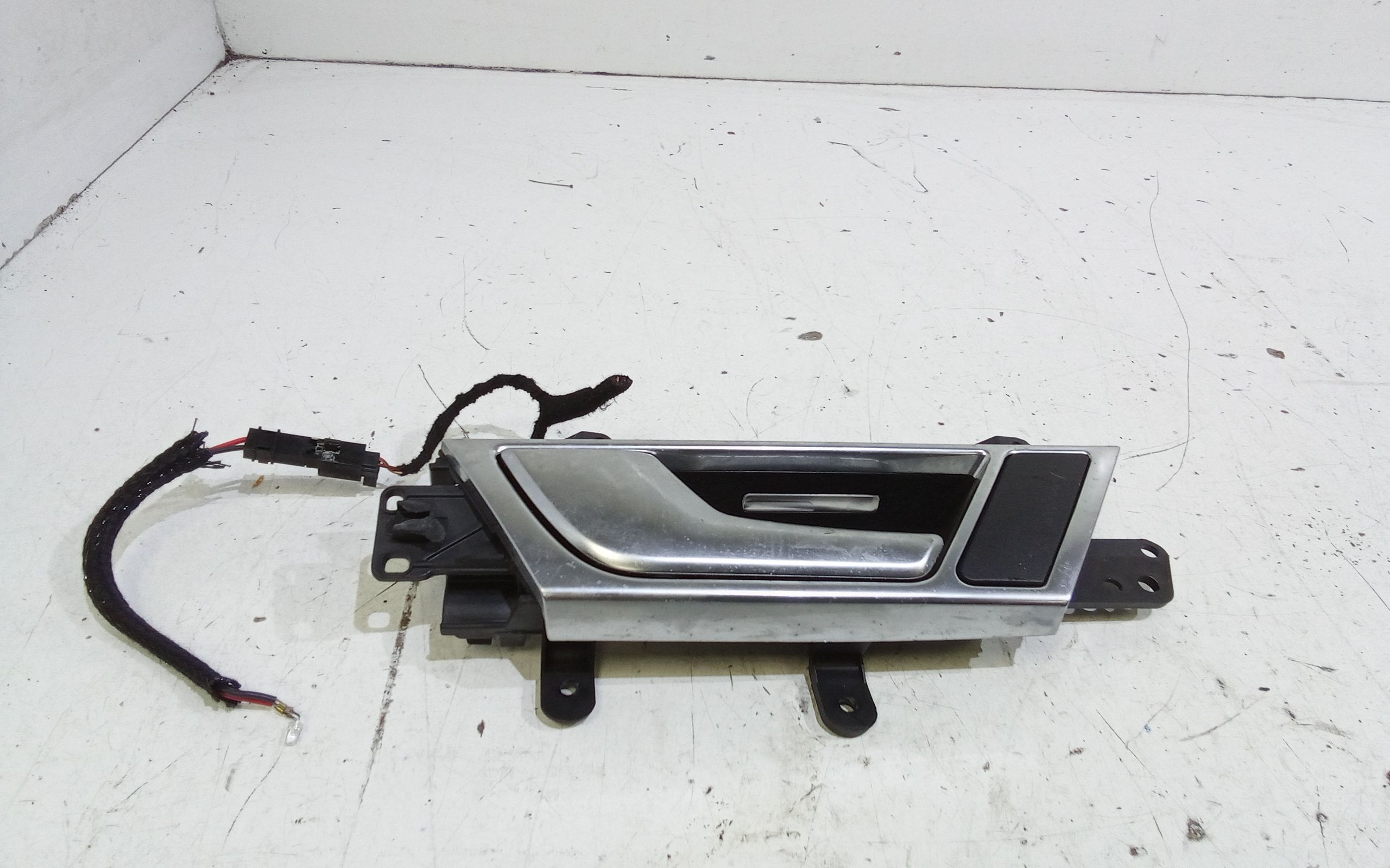 Maniglia Int. Apertura Porta Post. Sinistro 4F0839019F Usato