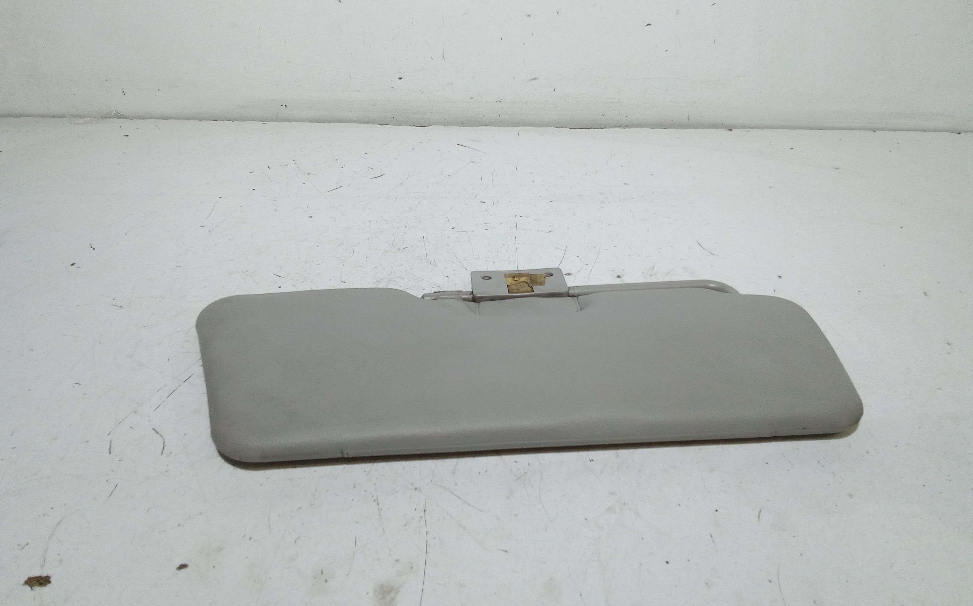 Aletta Parasole Parabrezza Sinistro 735244330 Usato